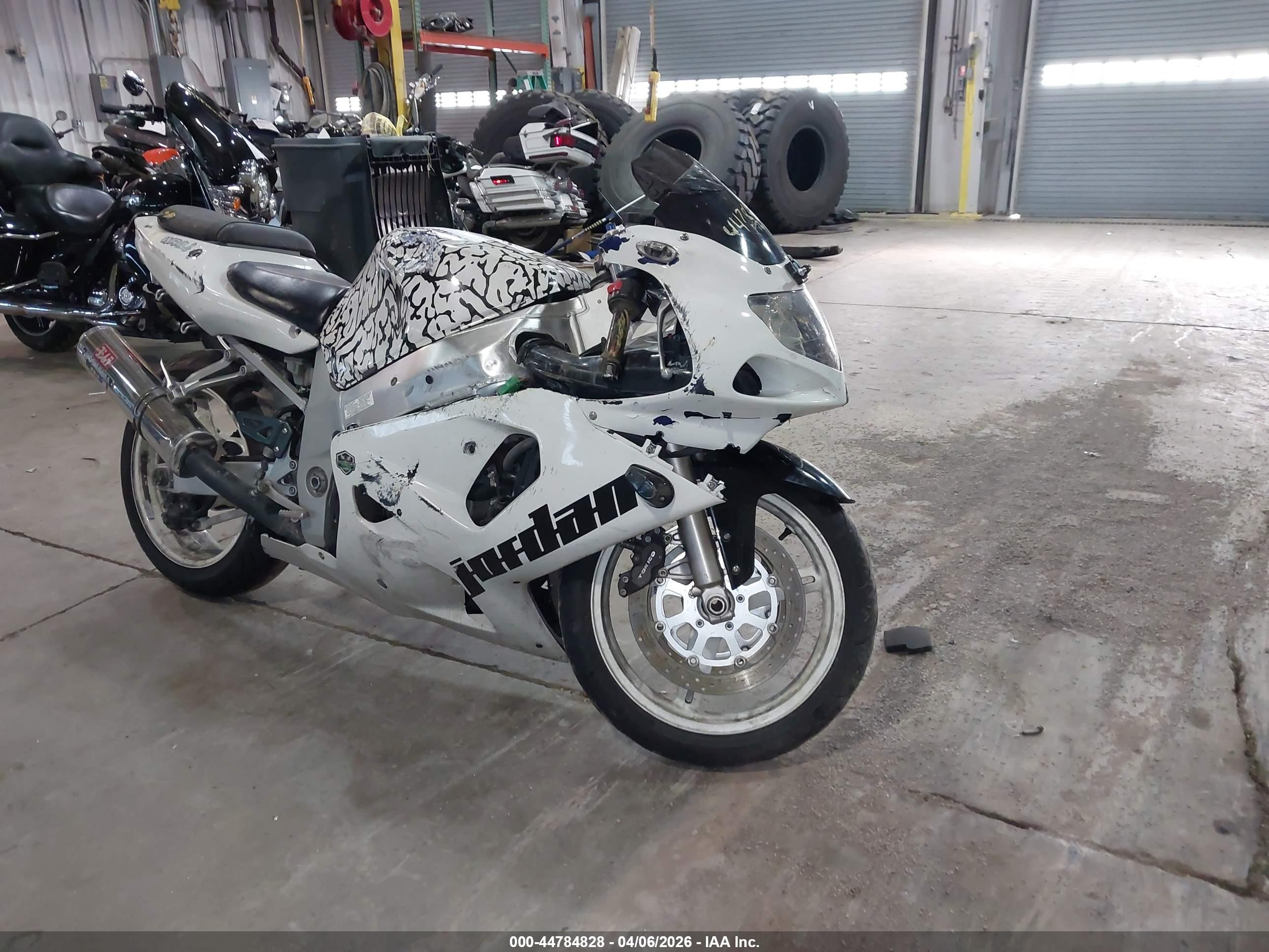 SUZUKI GSX-R600 image 2