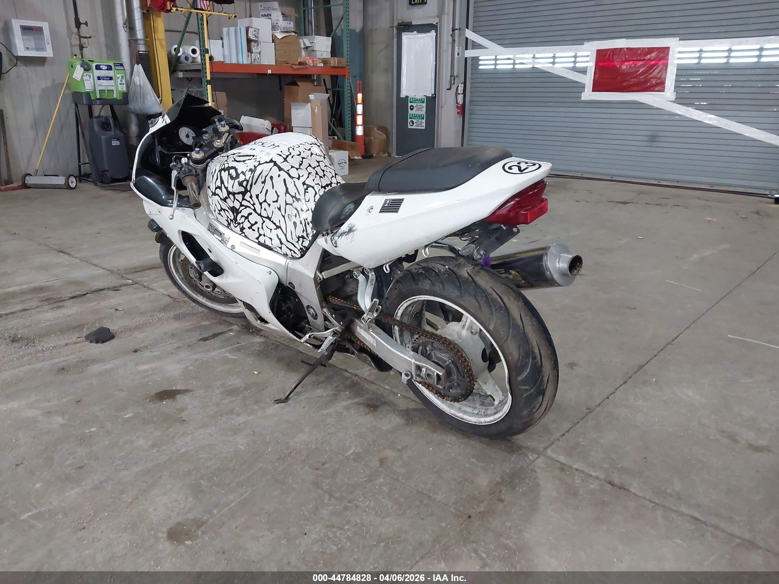 SUZUKI GSX-R600 image 4