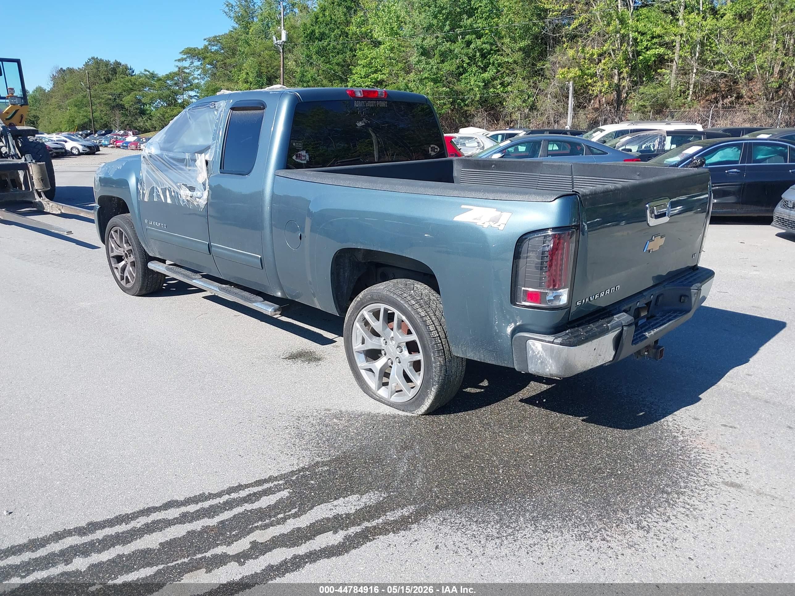CHEVROLET SILVERADO image 3