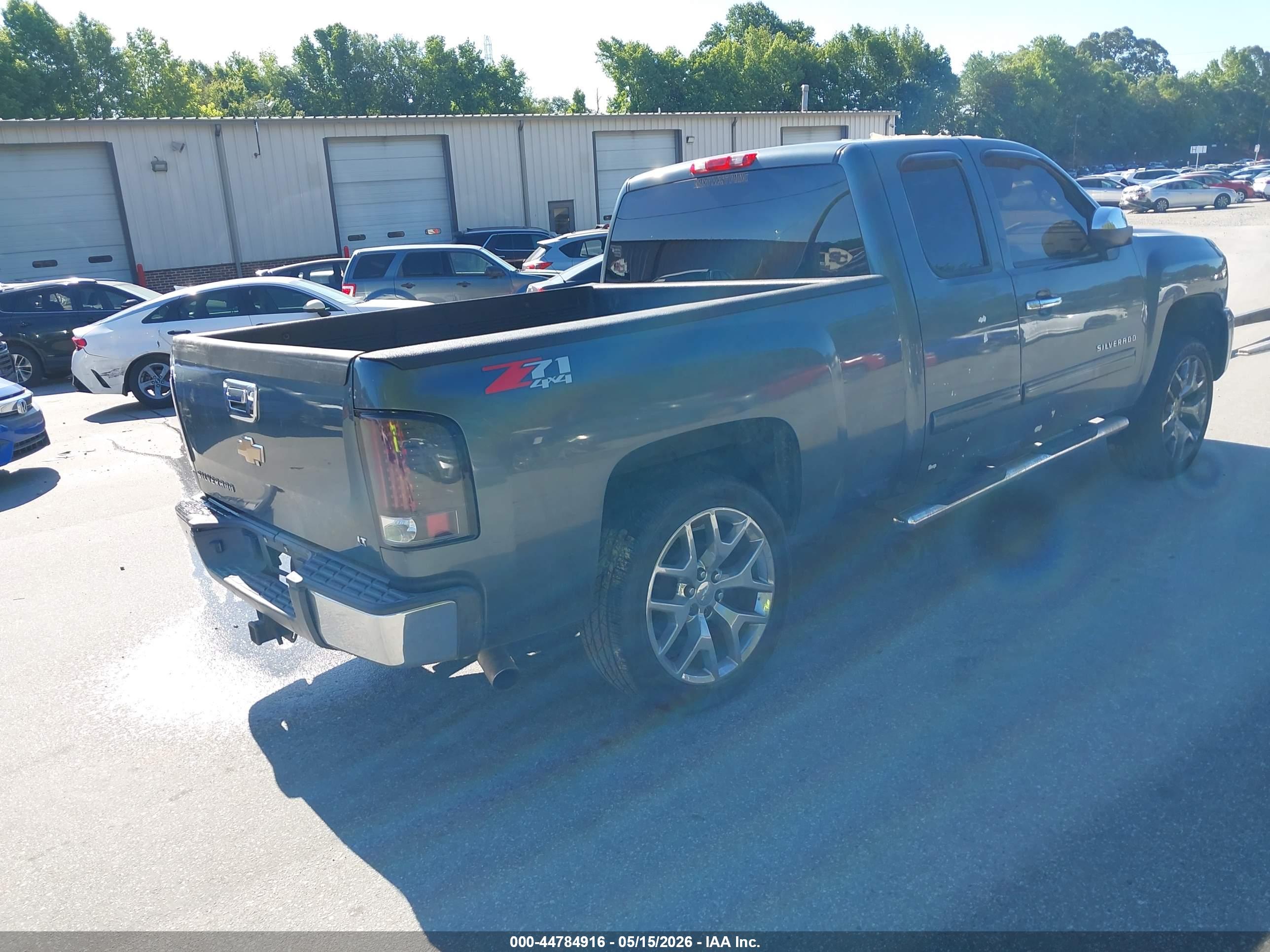 CHEVROLET SILVERADO image 4