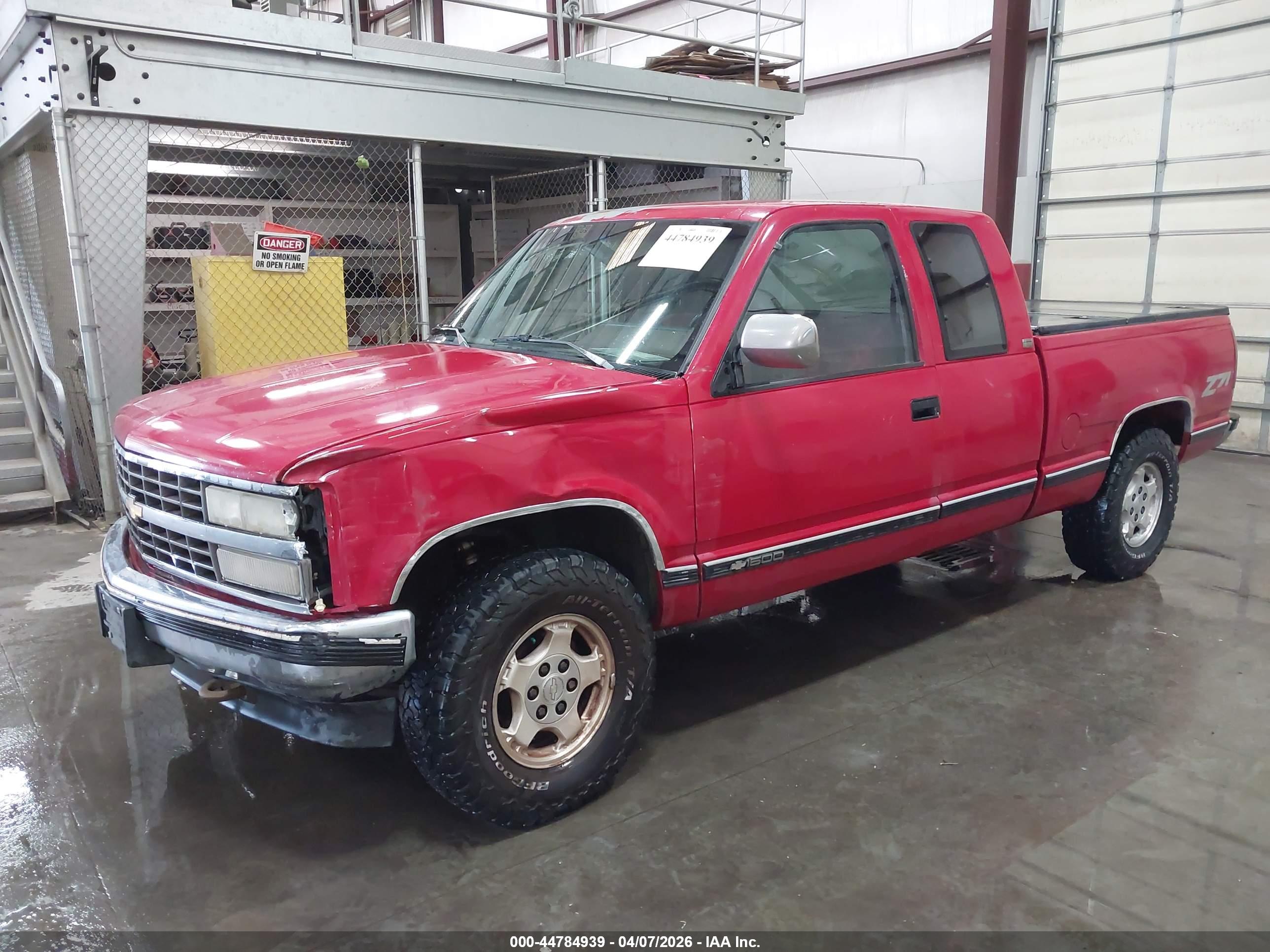 CHEVROLET GMT-400 image 2