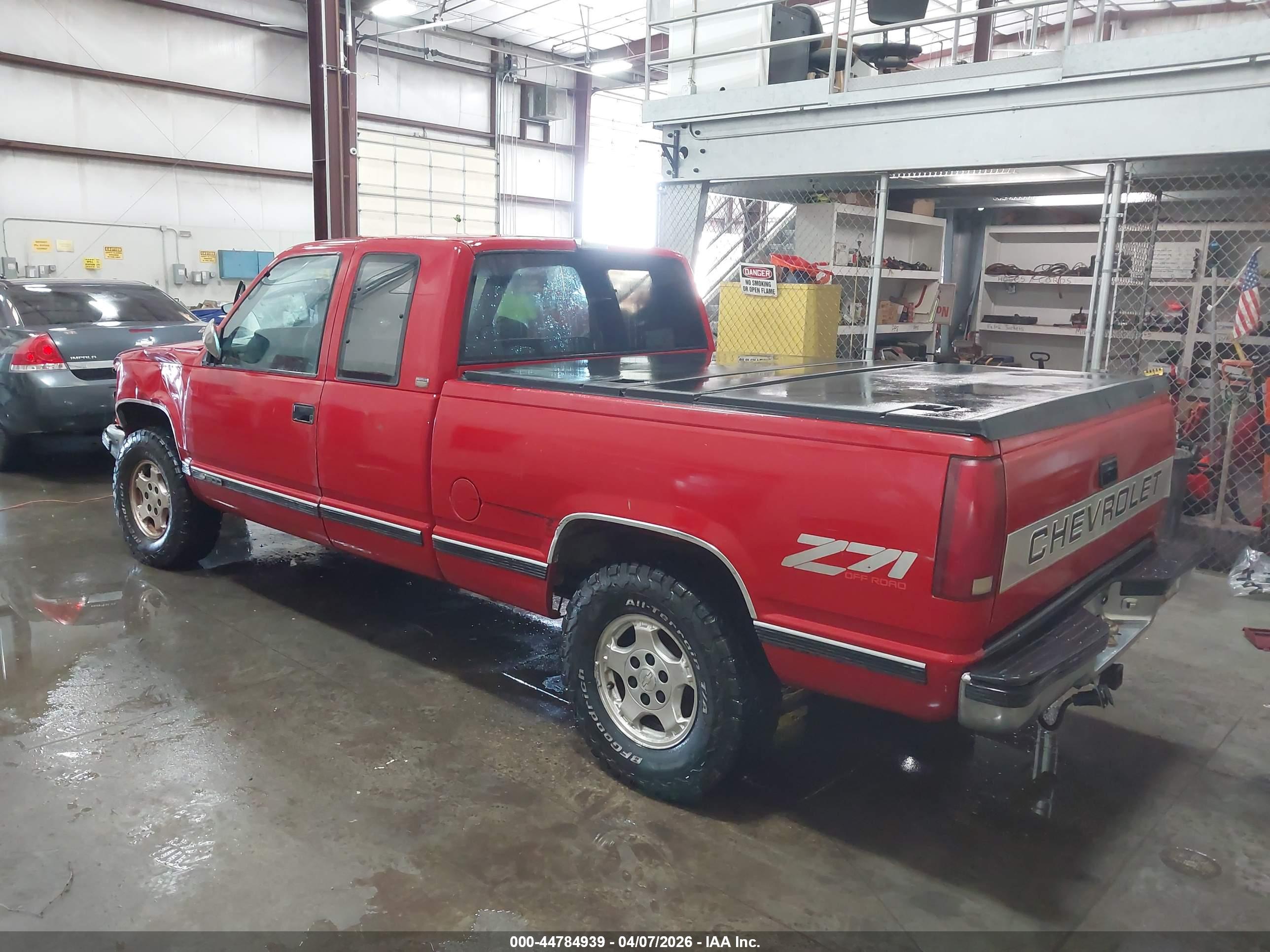 CHEVROLET GMT-400 image 3