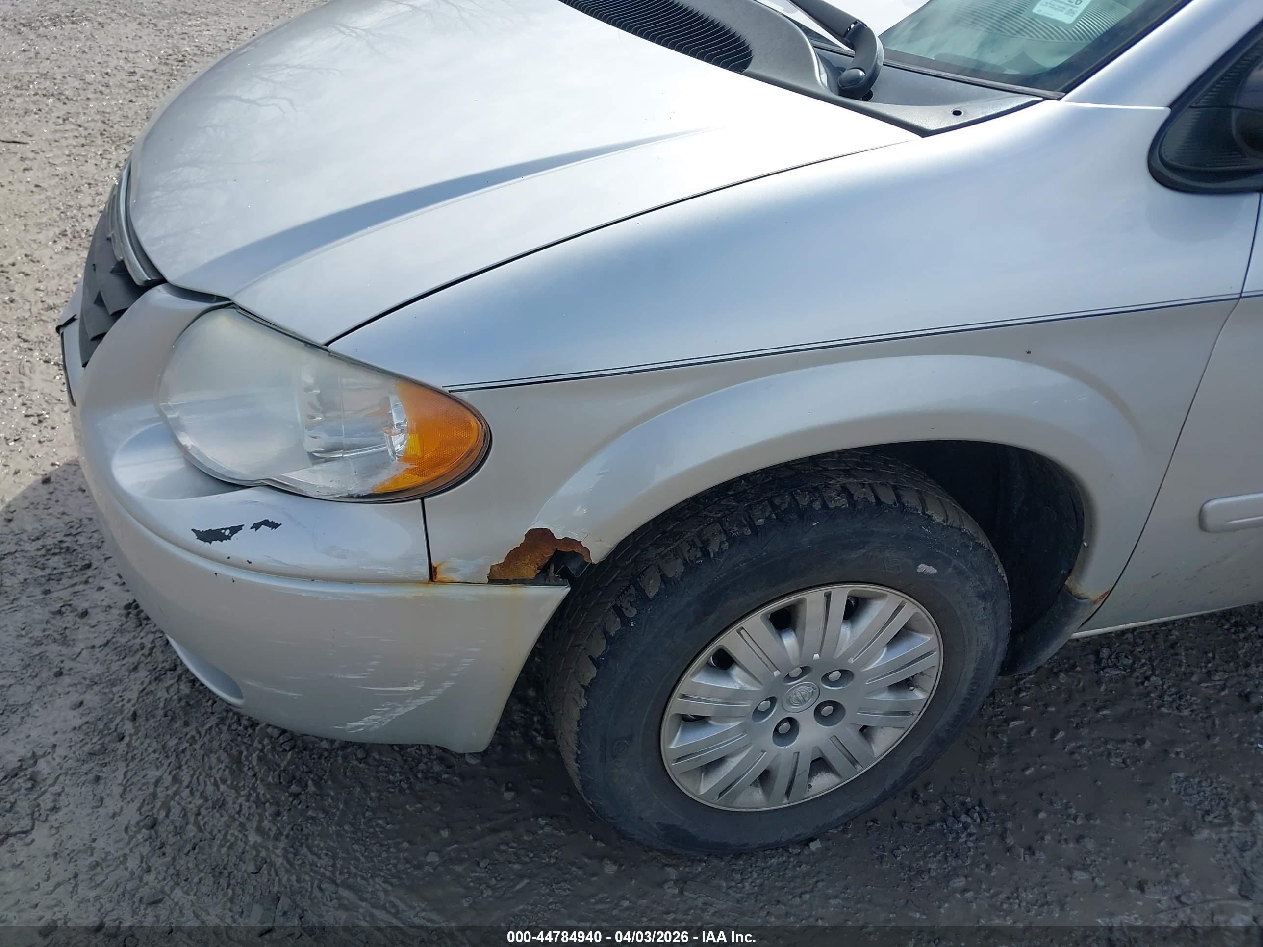 CHRYSLER TOWN image 6