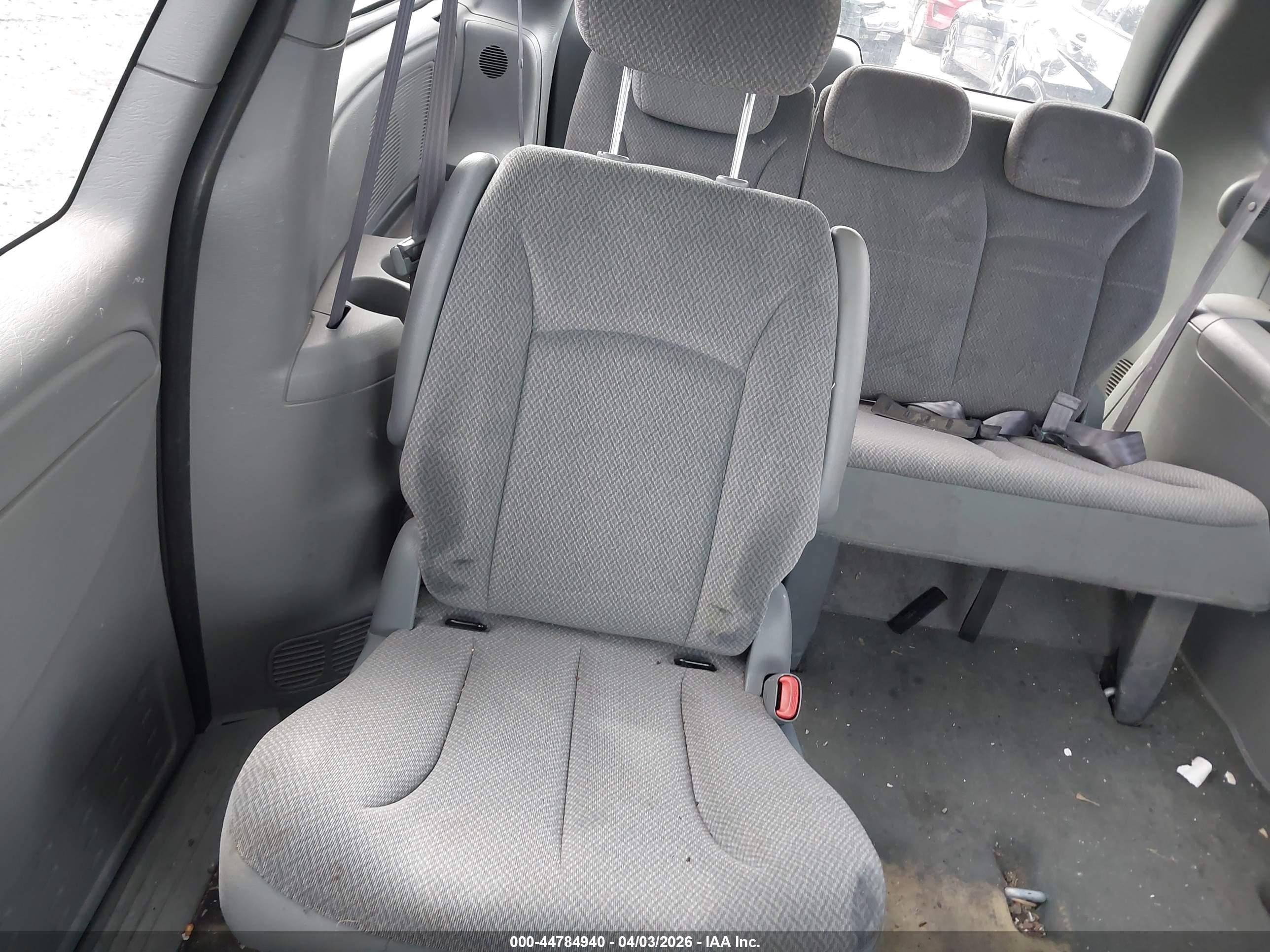 CHRYSLER TOWN image 8