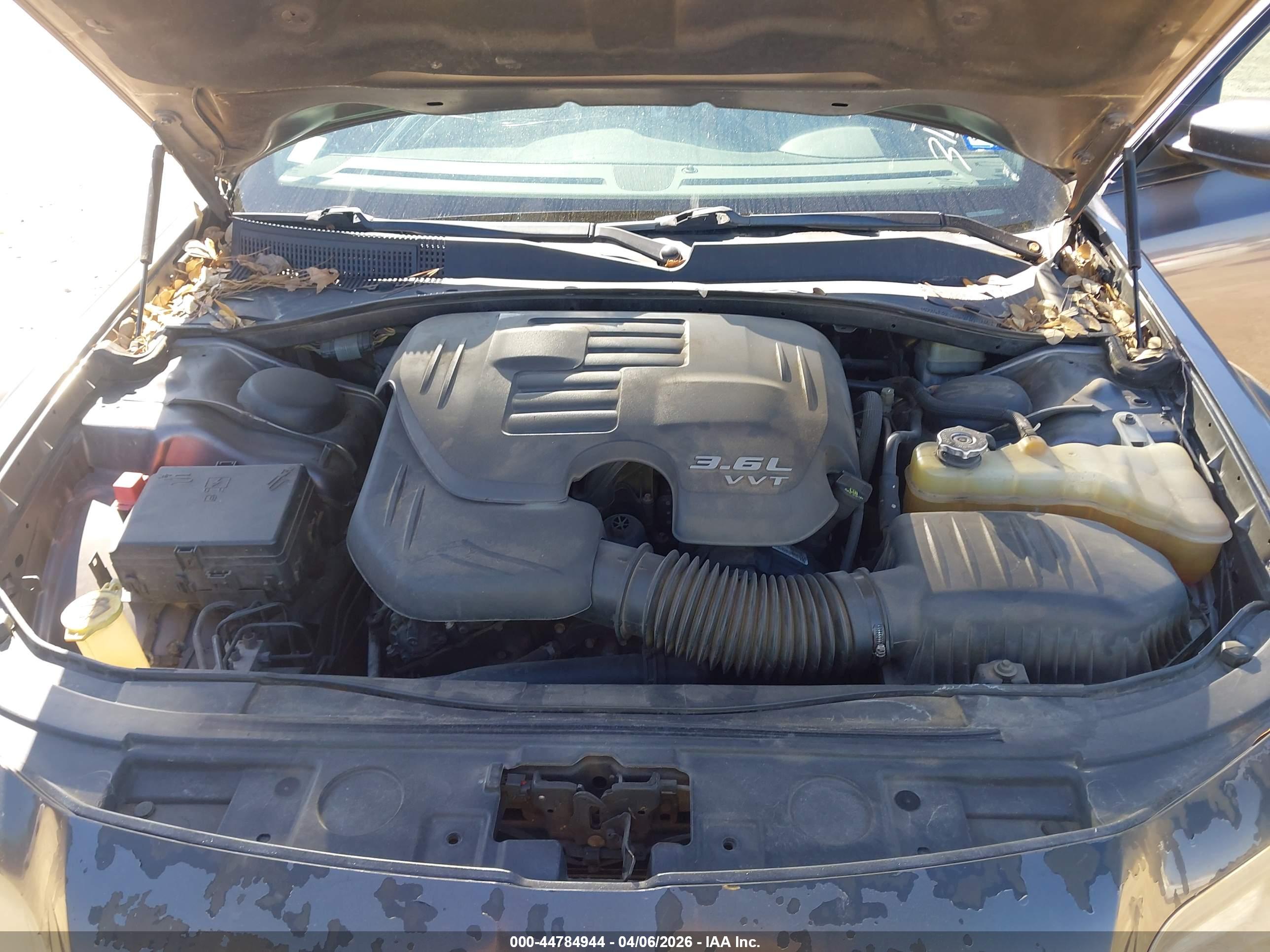 CHRYSLER 300 image 10