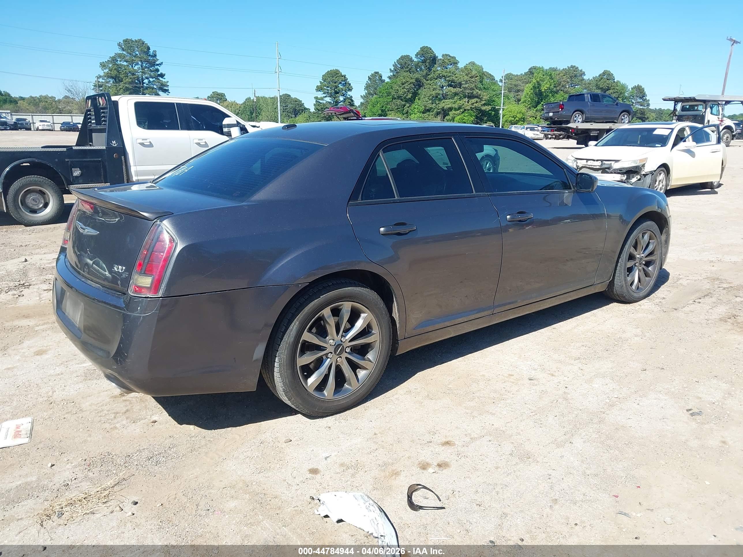 CHRYSLER 300 image 4