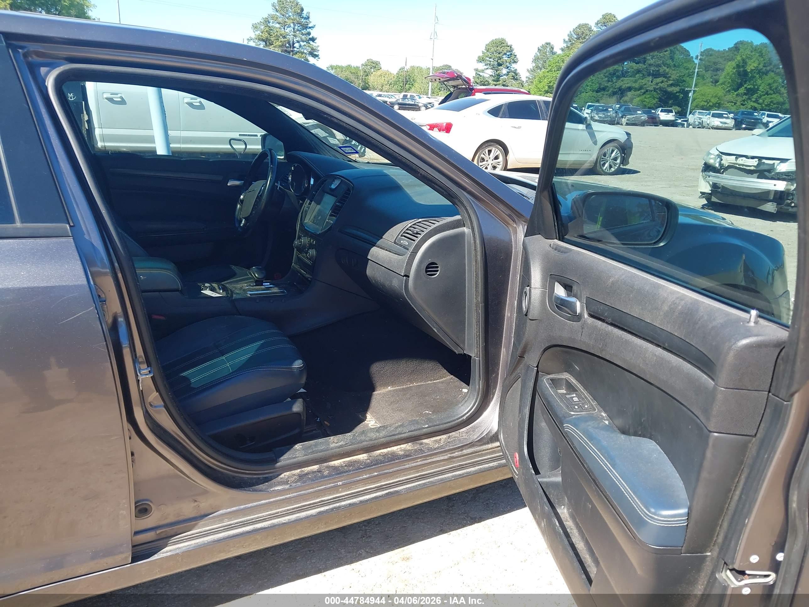 CHRYSLER 300 image 5
