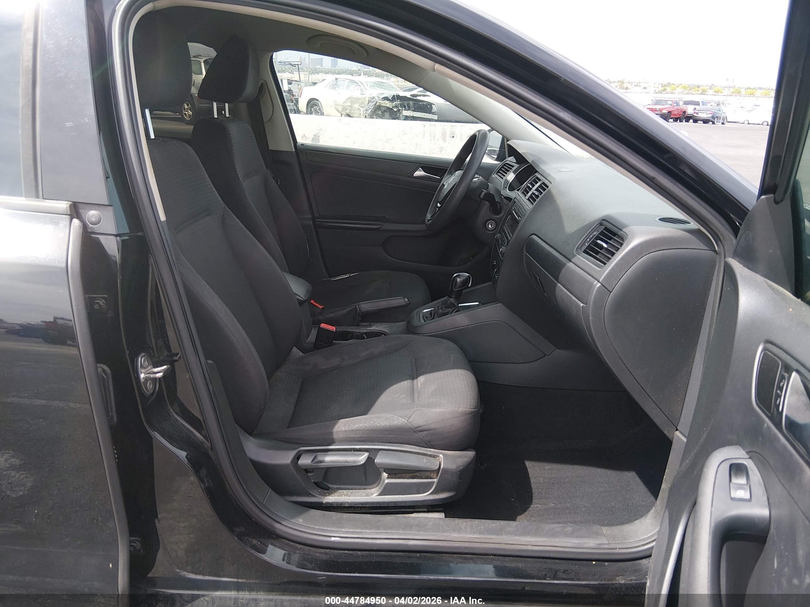 VOLKSWAGEN JETTA image 5