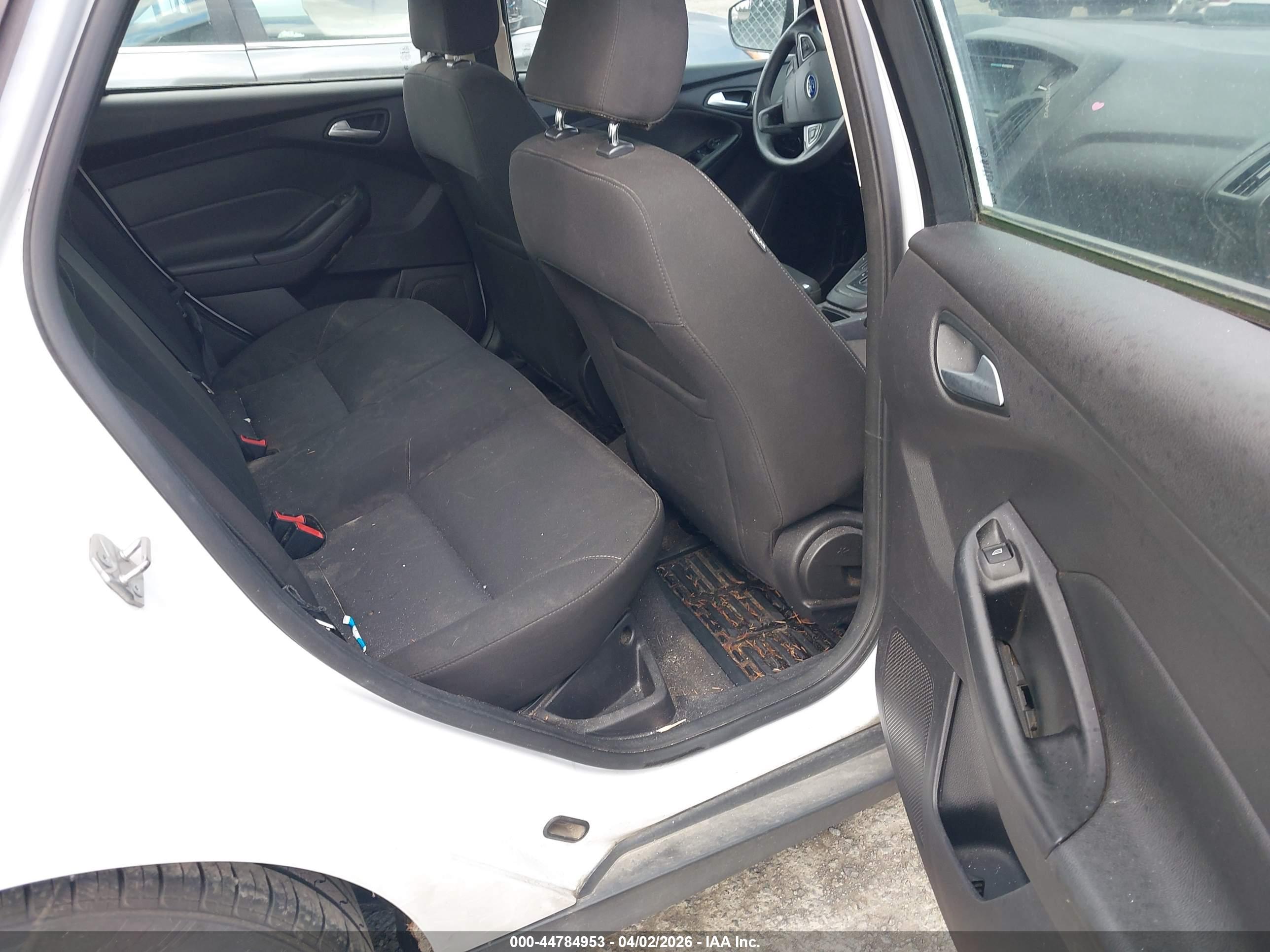 FORD FOCUS image 8