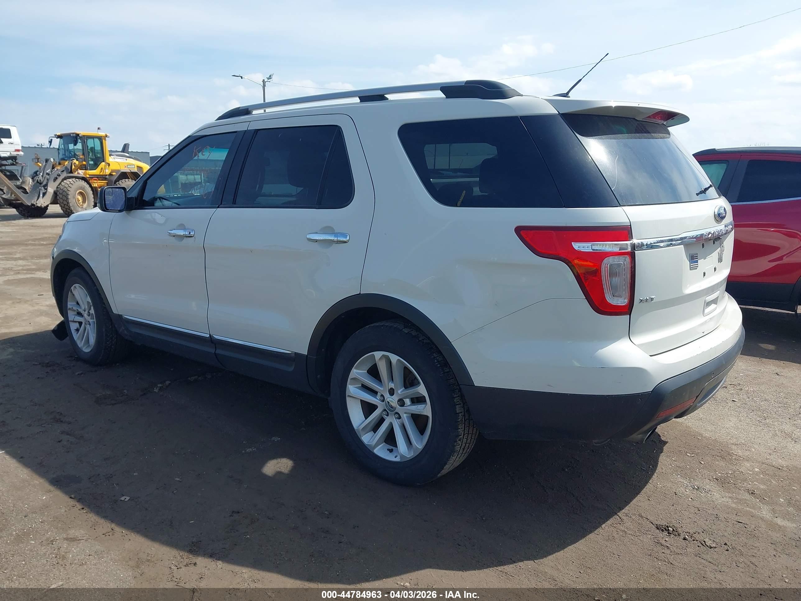 FORD EXPLORER image 3