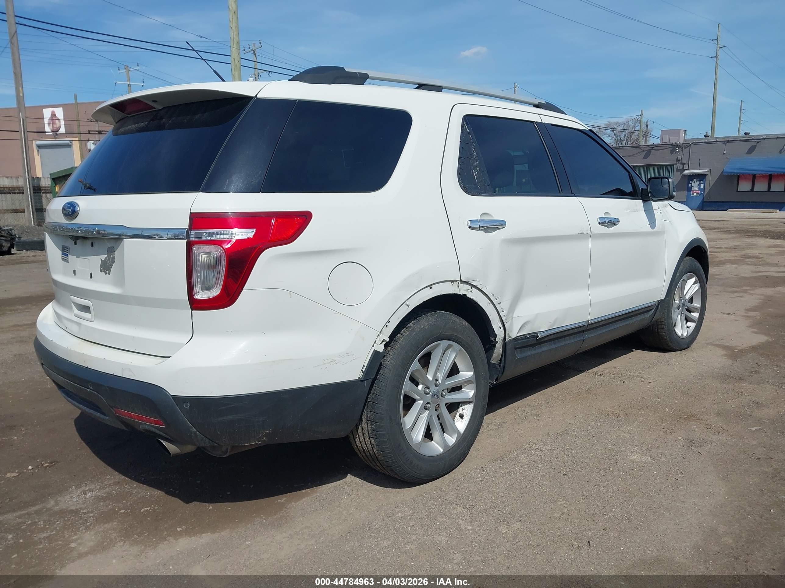 FORD EXPLORER image 4
