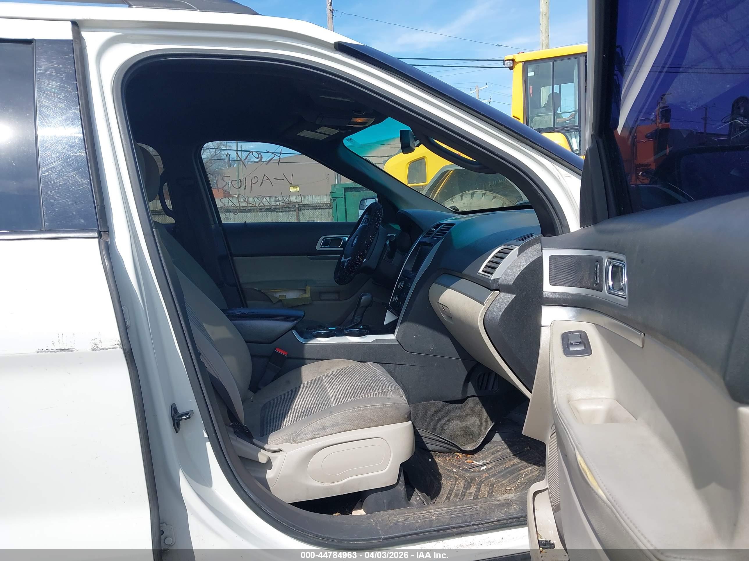 FORD EXPLORER image 5