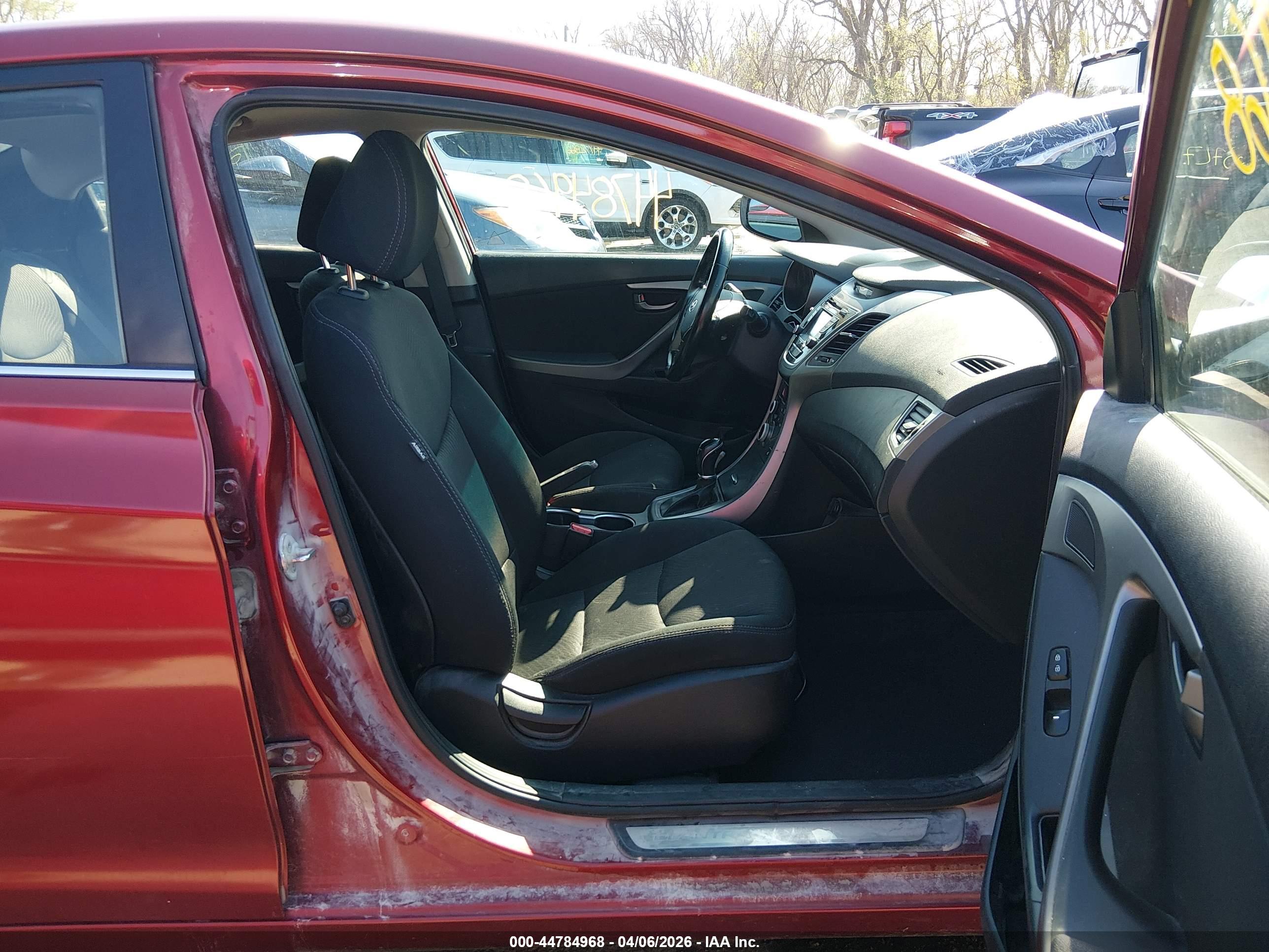HYUNDAI ELANTRA image 5