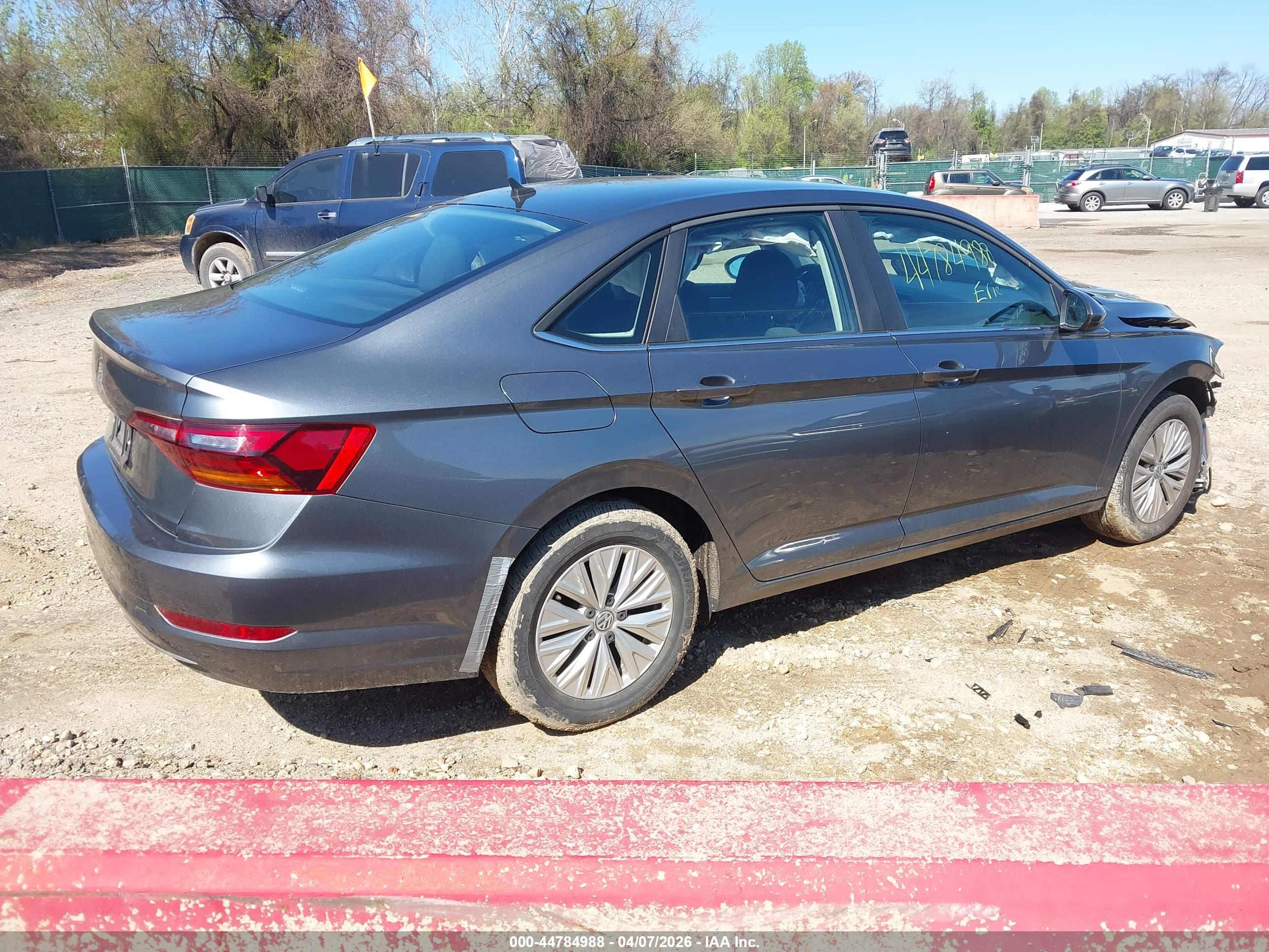VOLKSWAGEN JETTA image 4