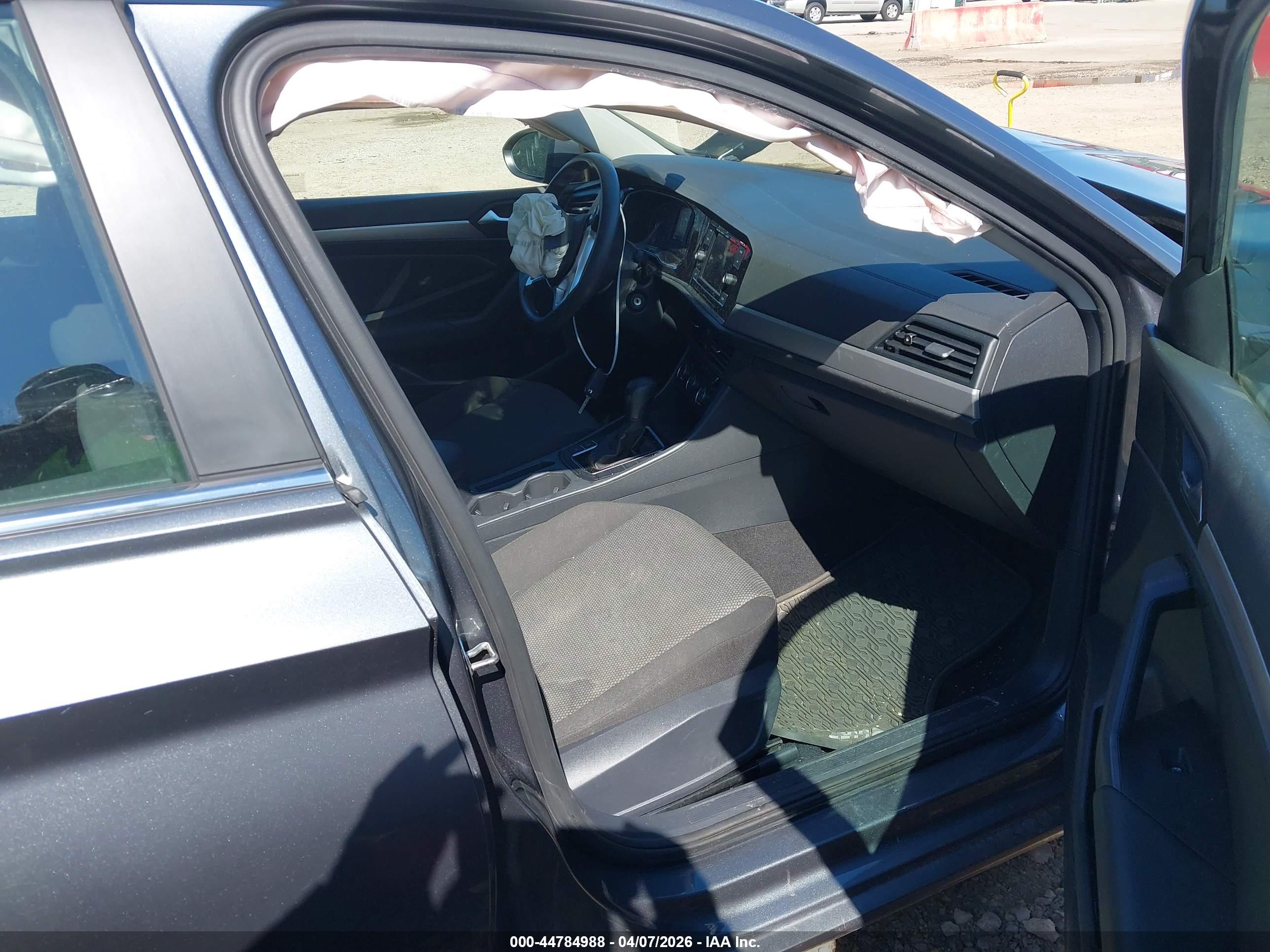 VOLKSWAGEN JETTA image 5