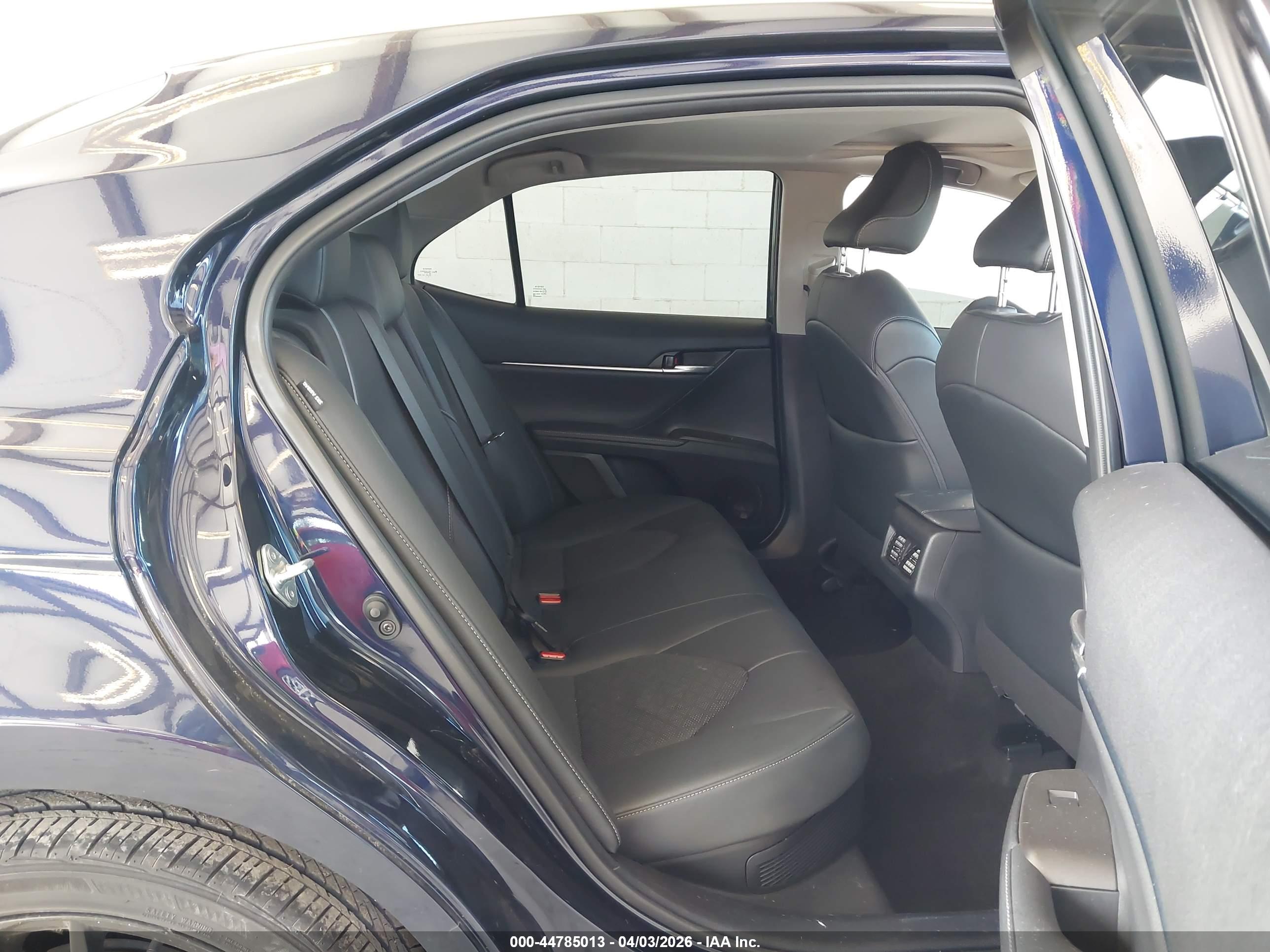 TOYOTA CAMRY image 8