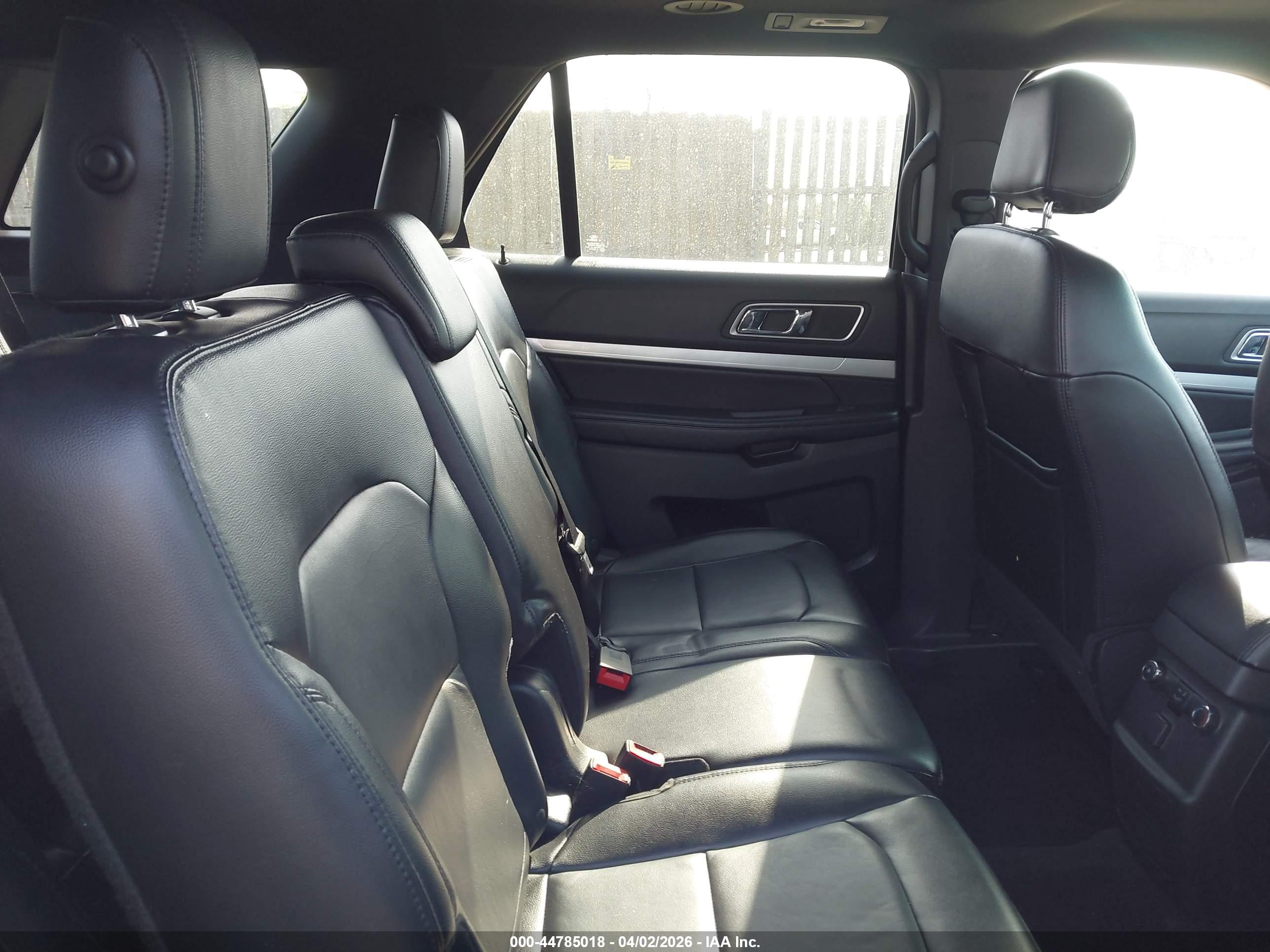 FORD EXPLORER image 8