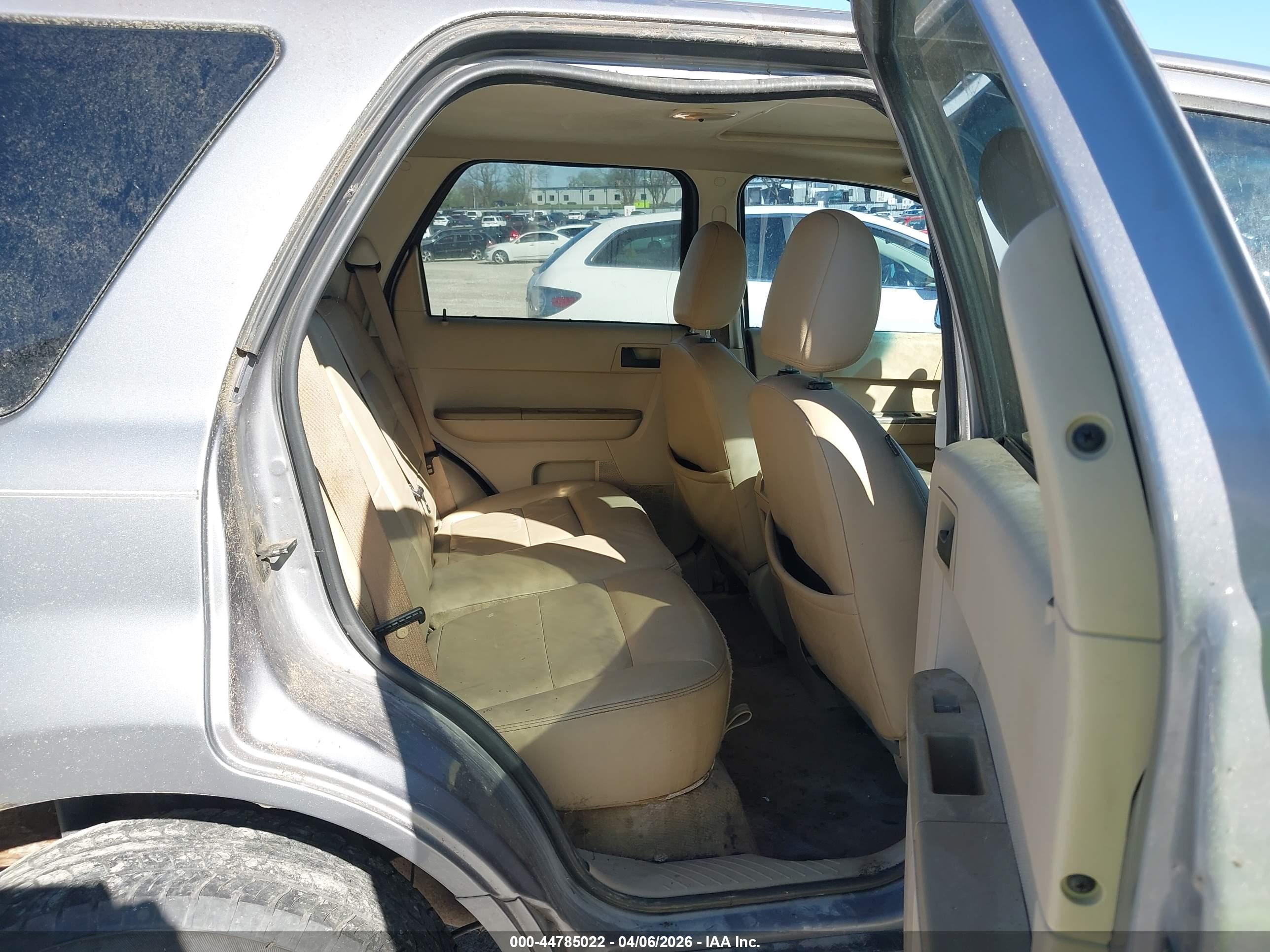 FORD ESCAPE image 8