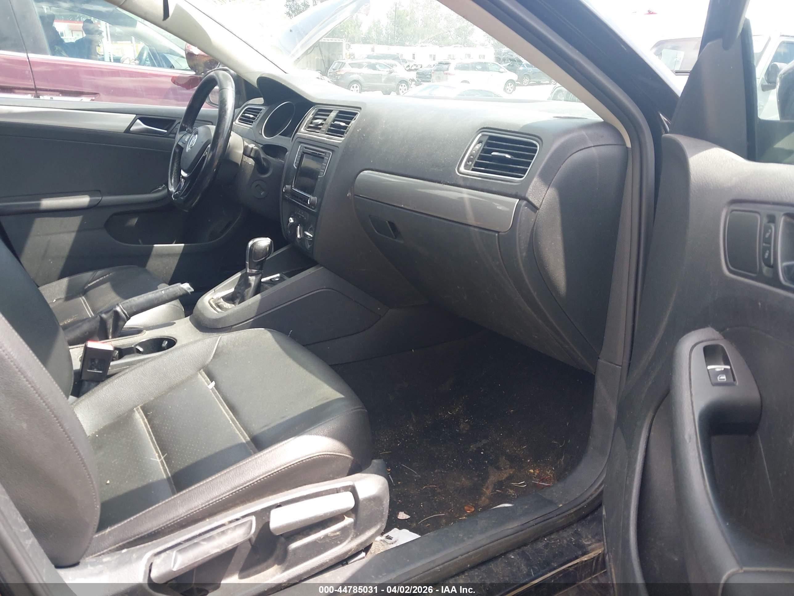 VOLKSWAGEN JETTA image 5