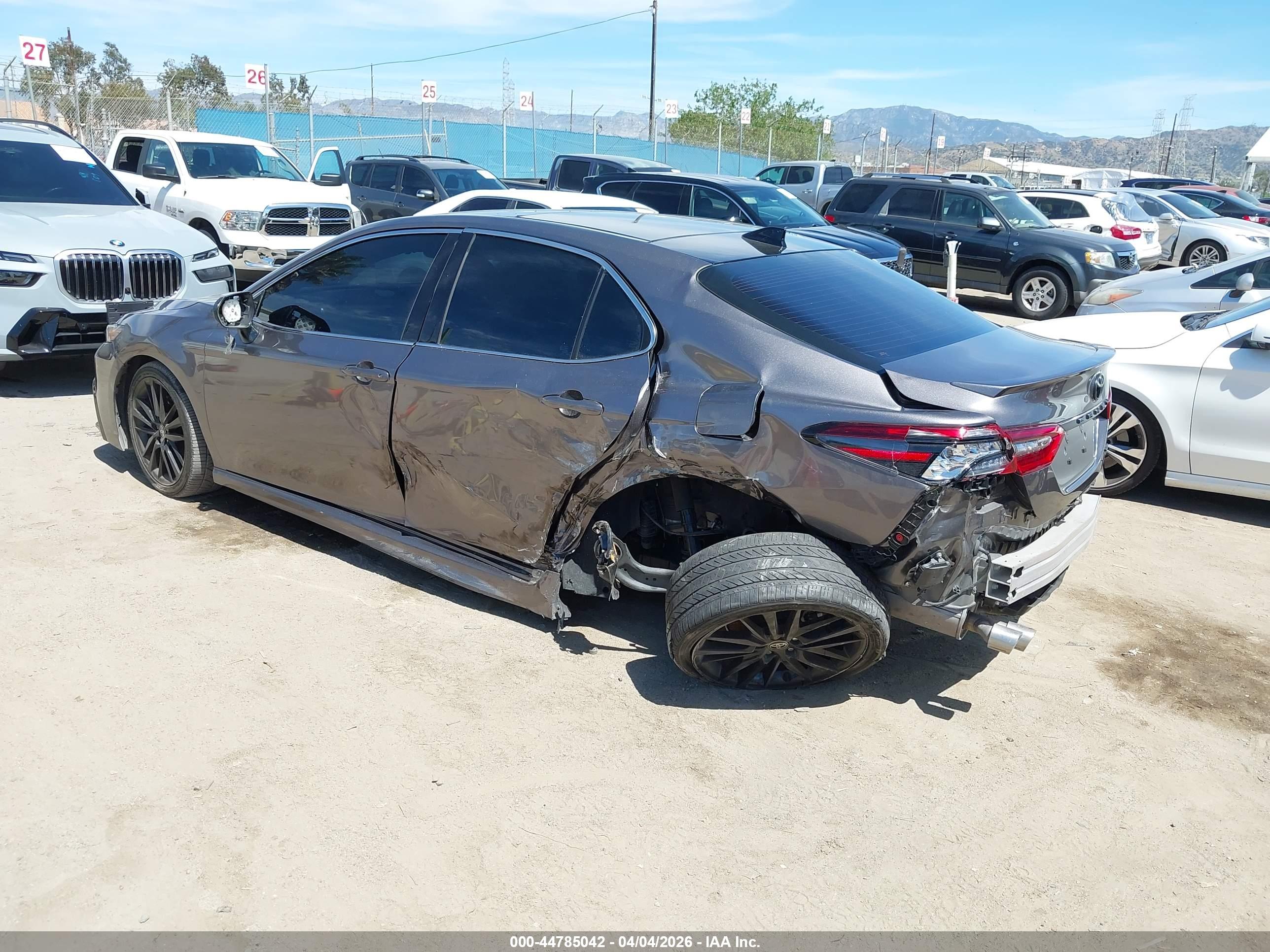 TOYOTA CAMRY image 3