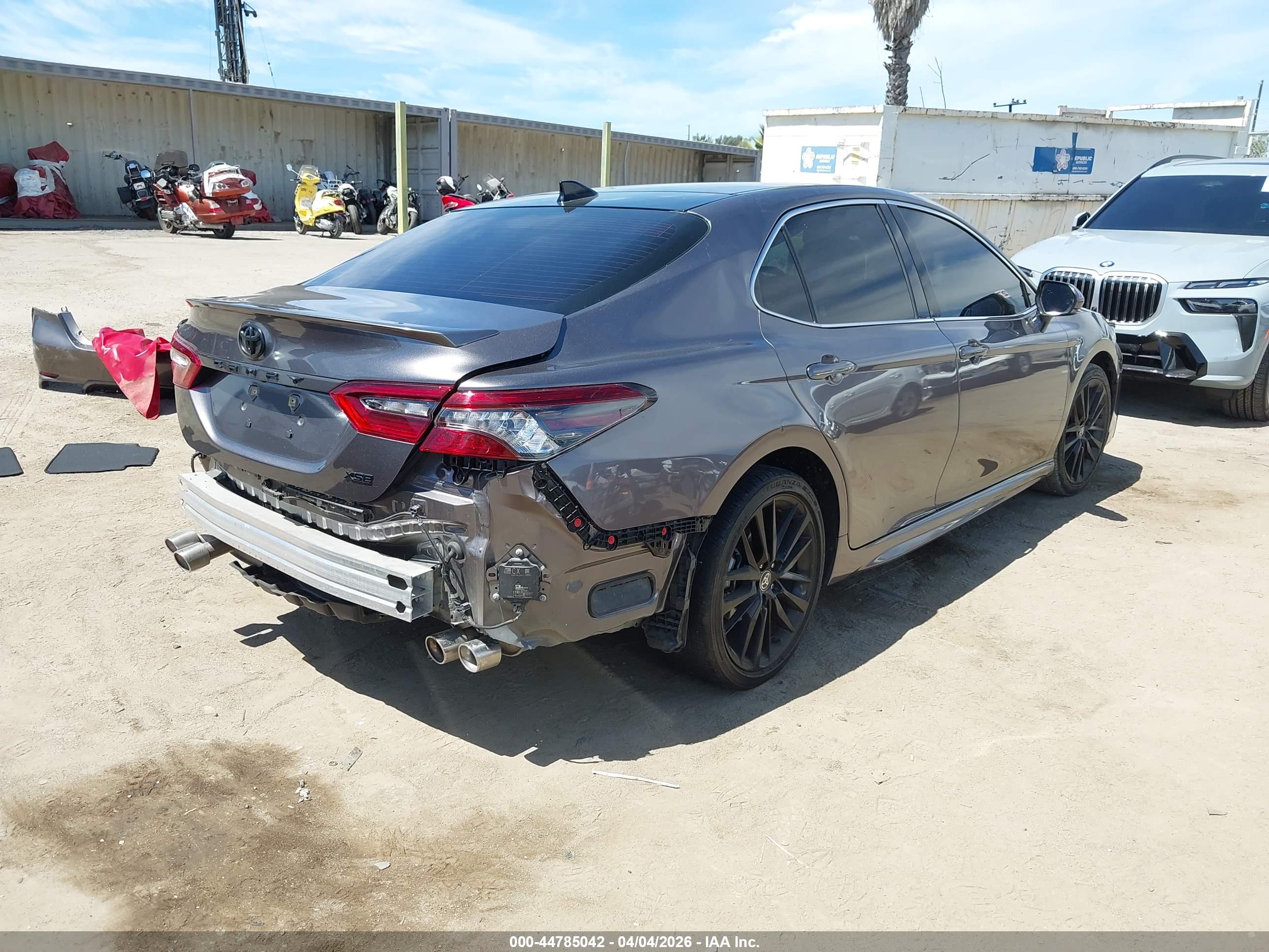 TOYOTA CAMRY image 4