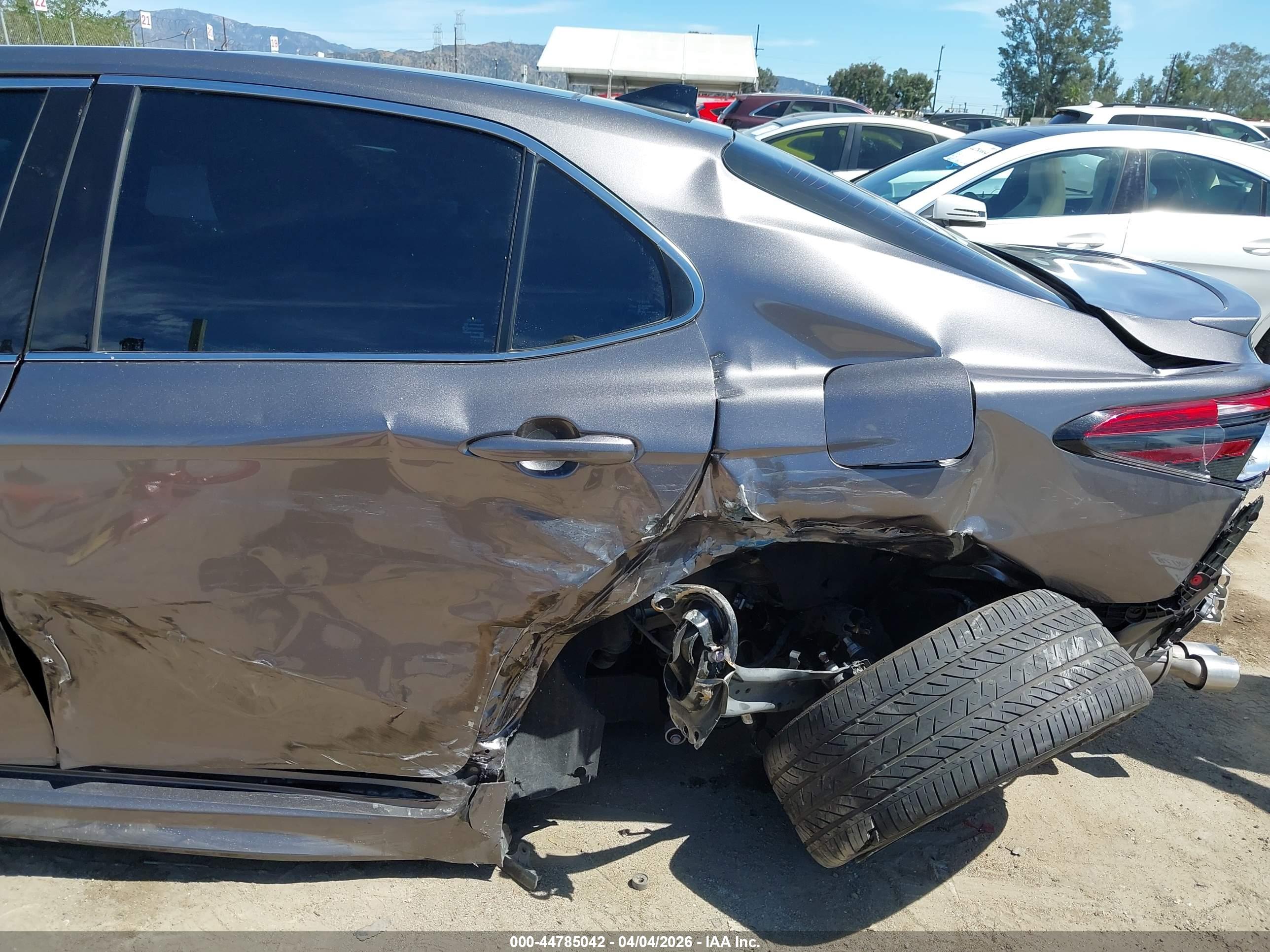 TOYOTA CAMRY image 6