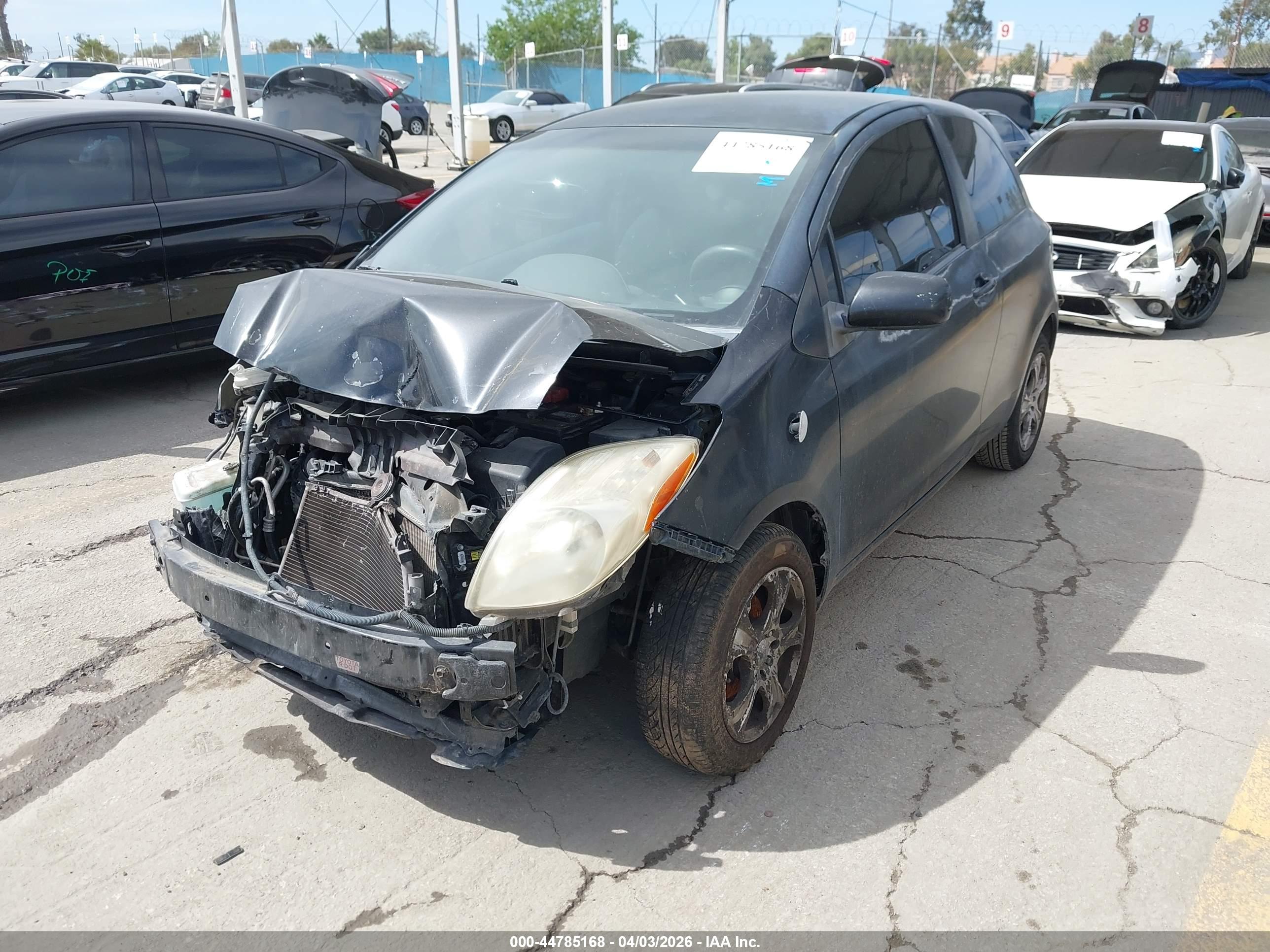 TOYOTA YARIS image 2
