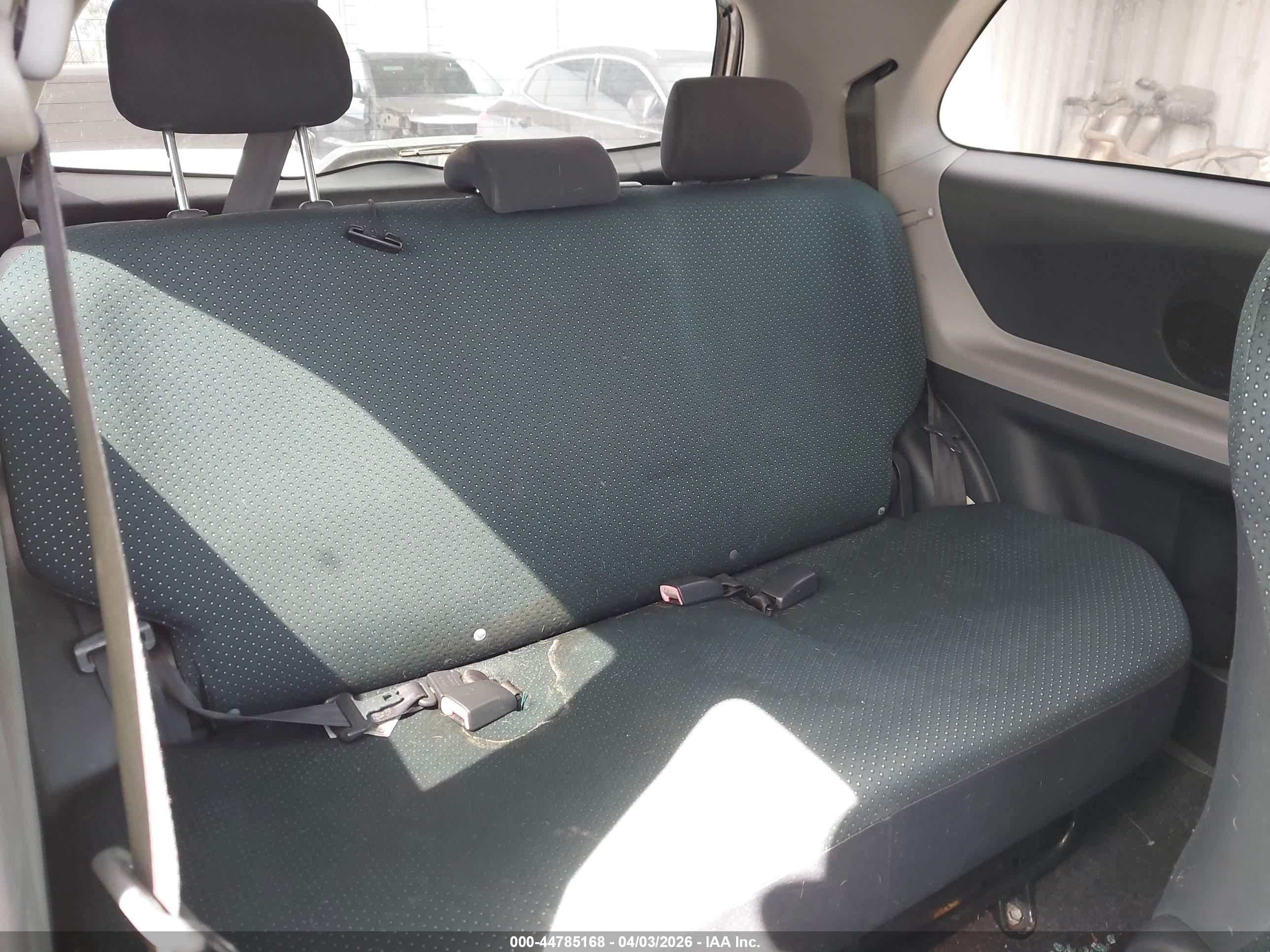 TOYOTA YARIS image 8