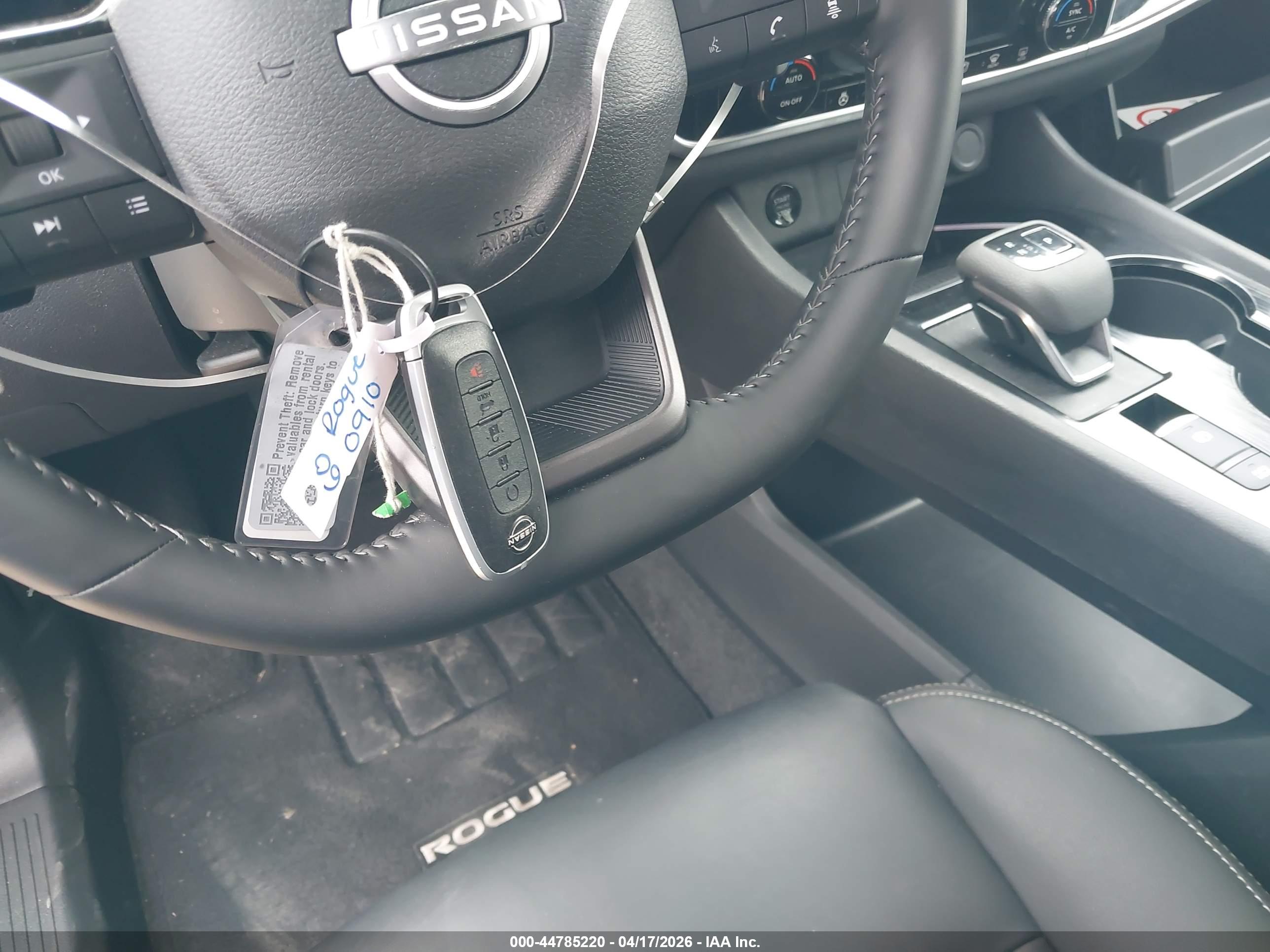NISSAN ROGUE image 11