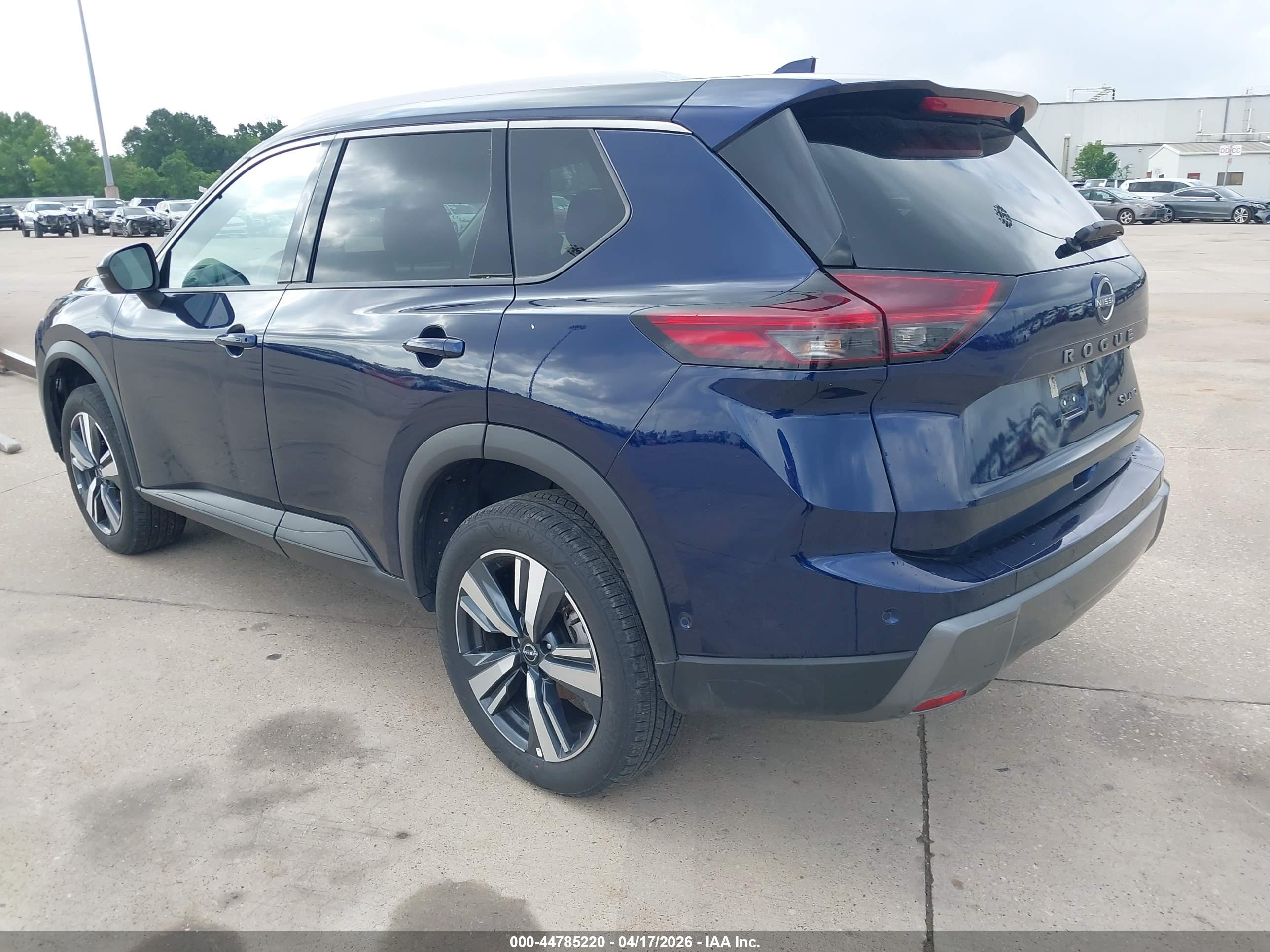 NISSAN ROGUE image 3