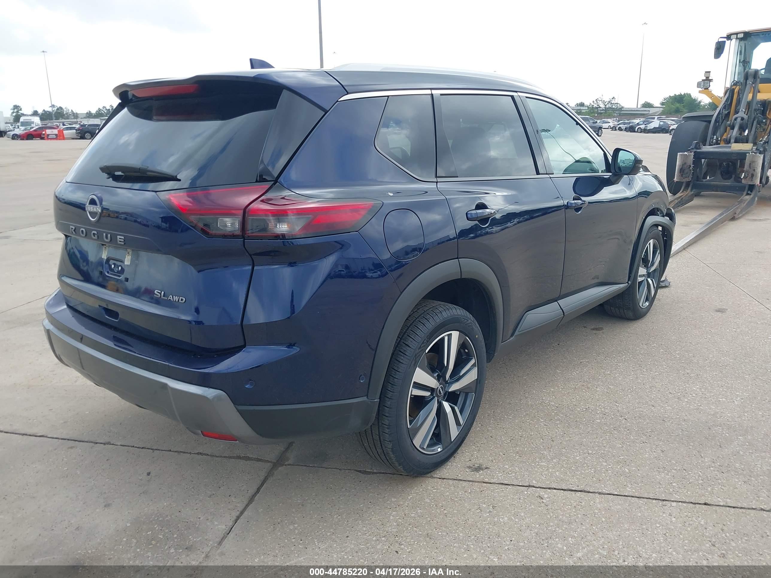 NISSAN ROGUE image 4
