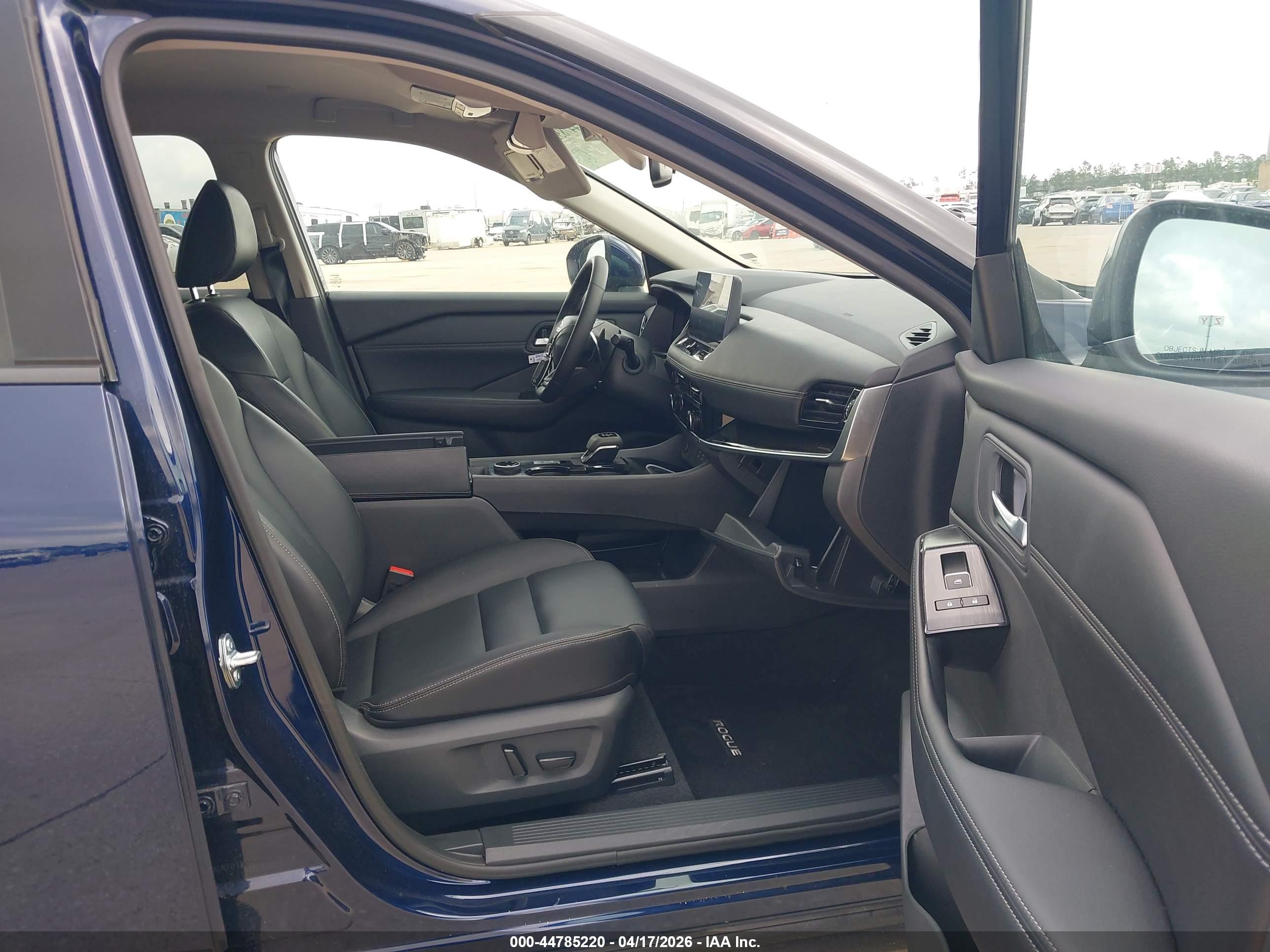 NISSAN ROGUE image 5