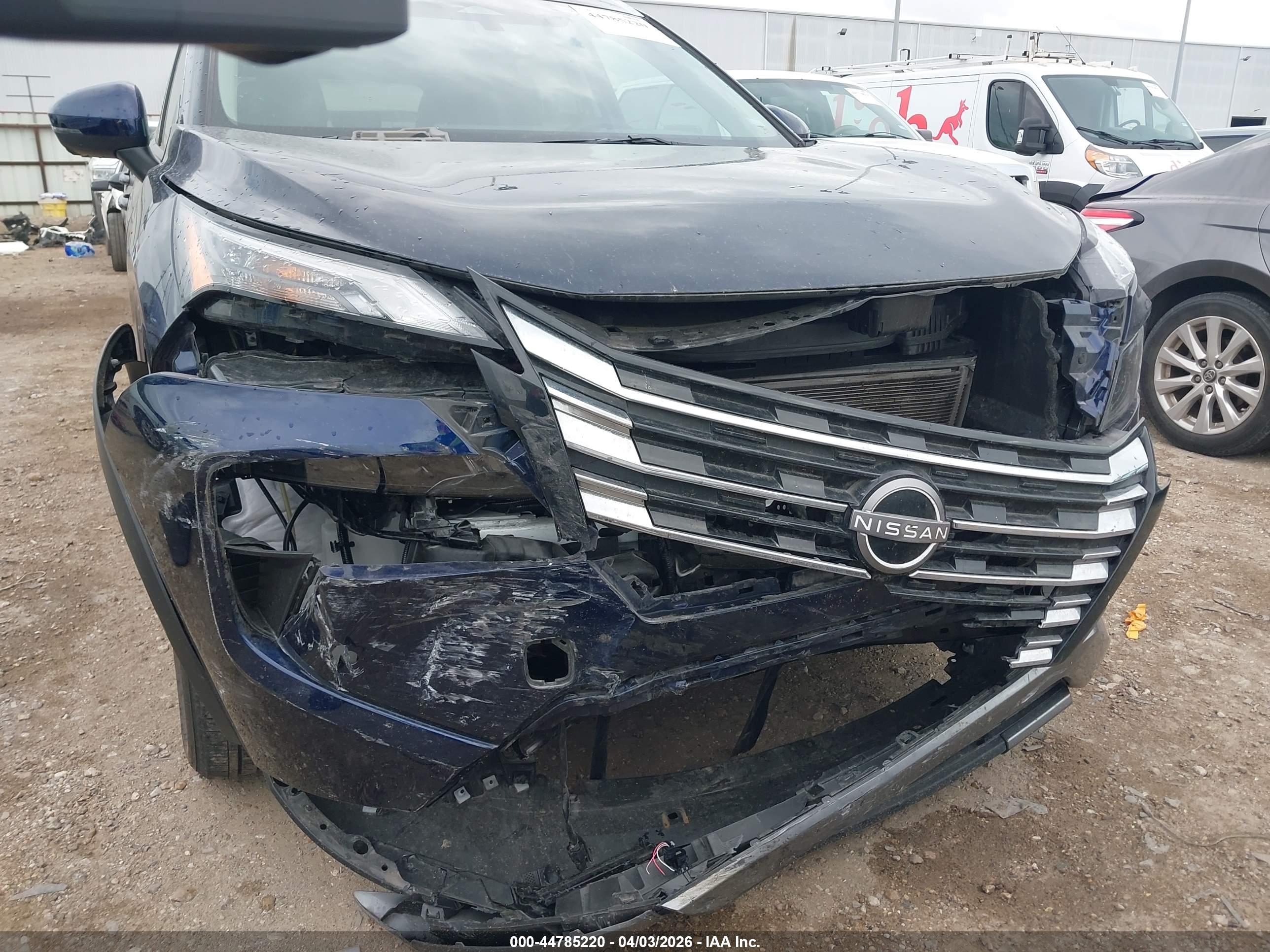 NISSAN ROGUE image 6