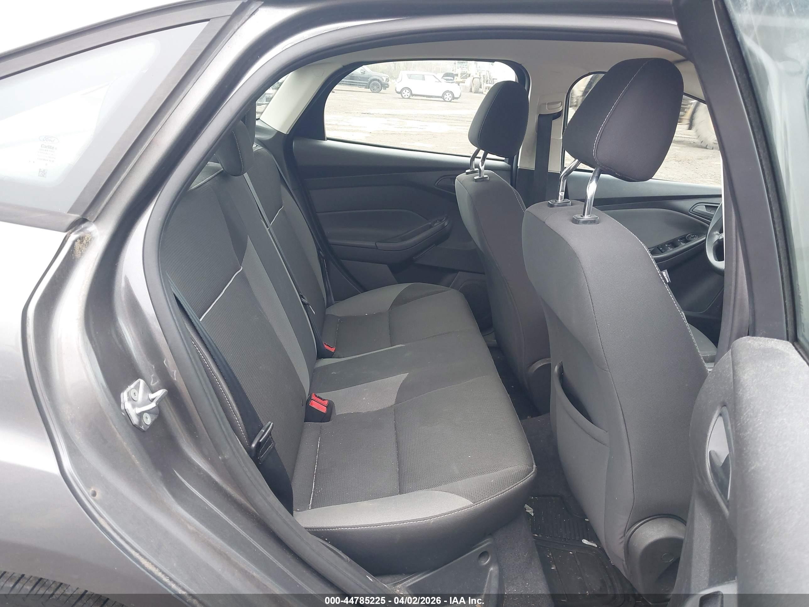 FORD FOCUS image 8