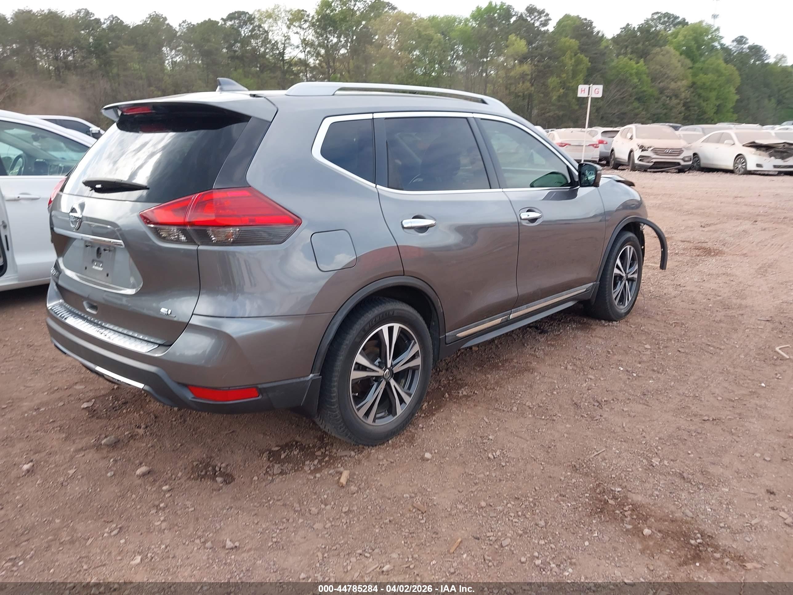 NISSAN ROGUE image 4