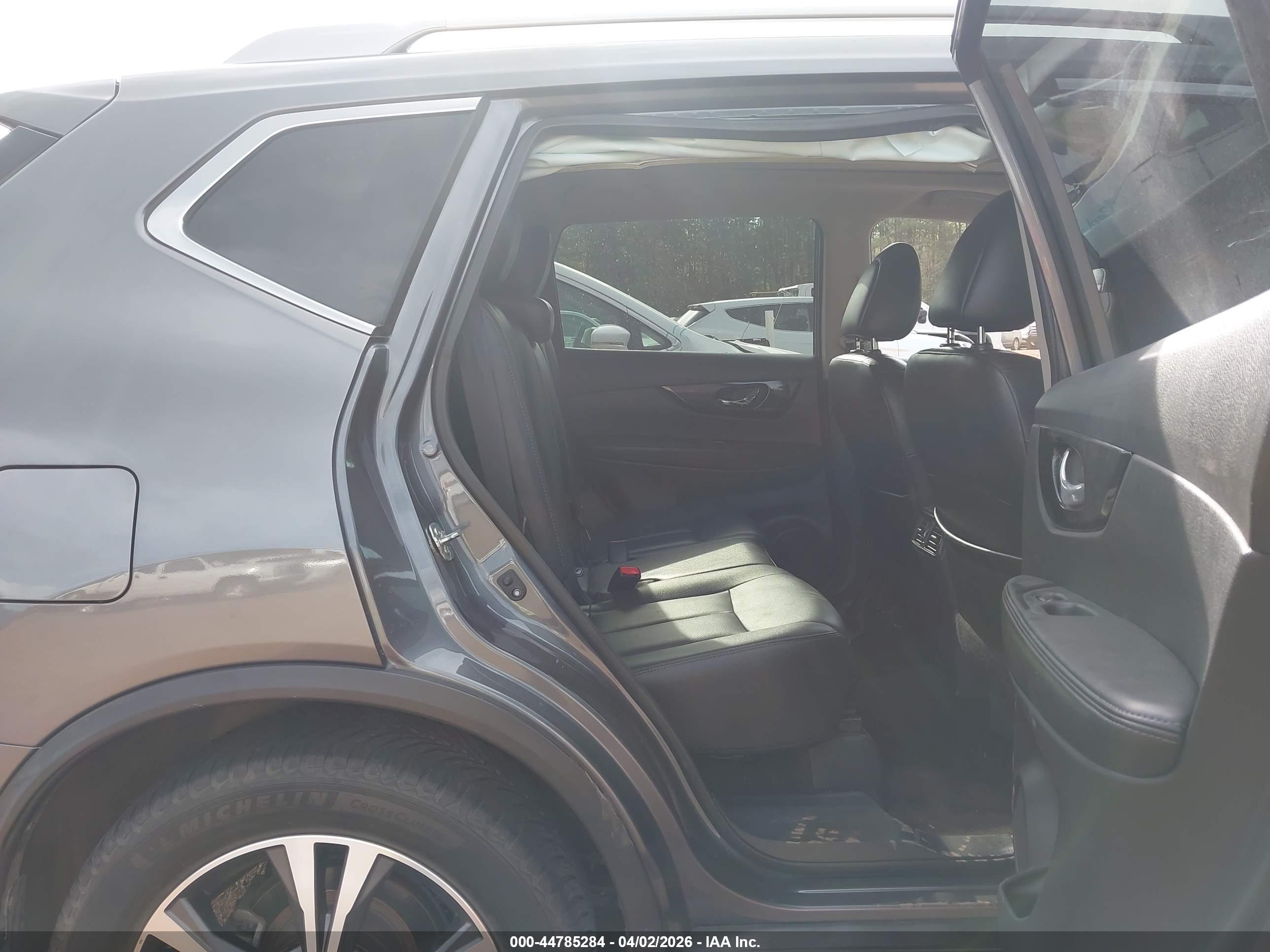 NISSAN ROGUE image 8