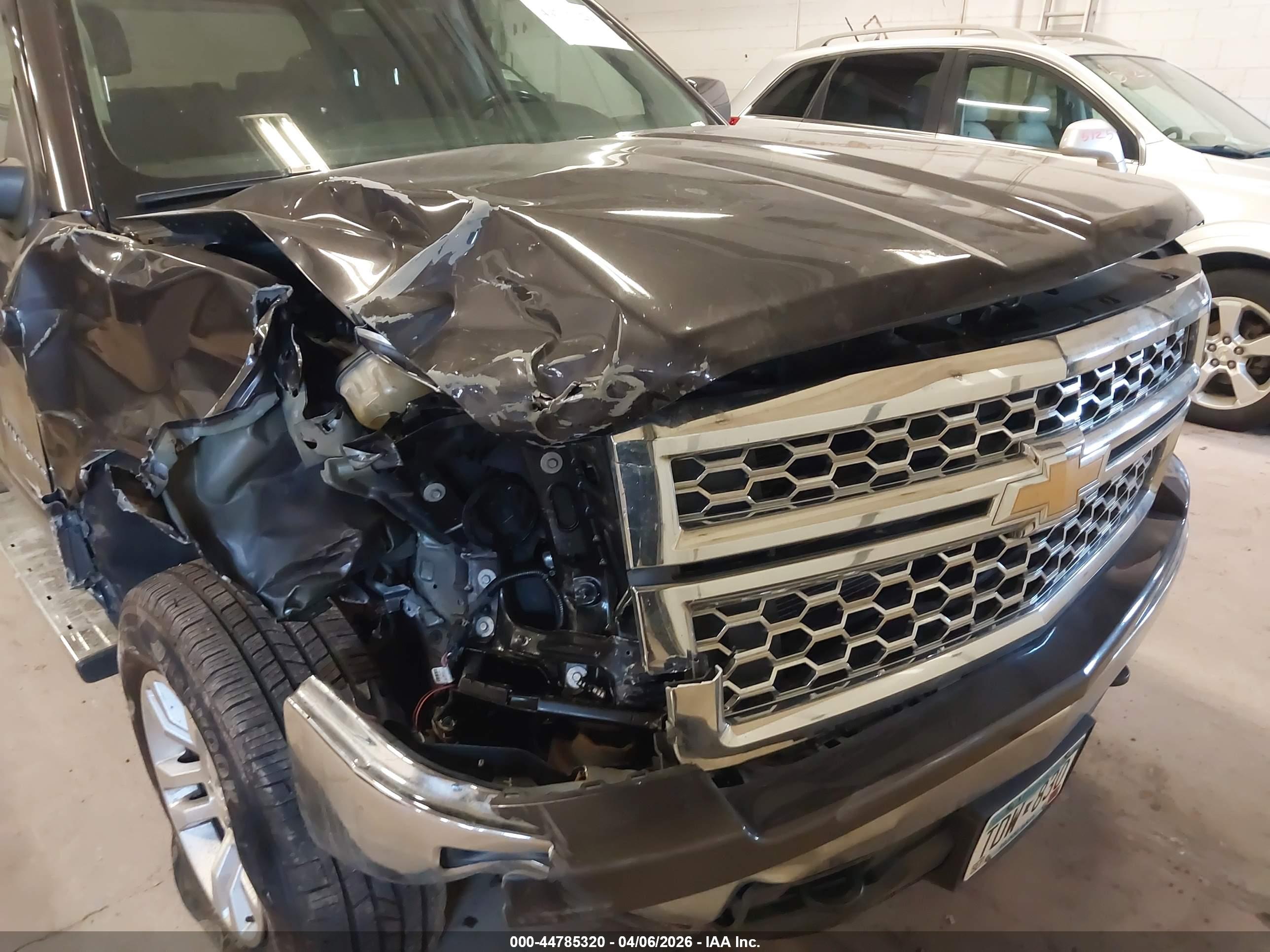 CHEVROLET SILVERADO image 6