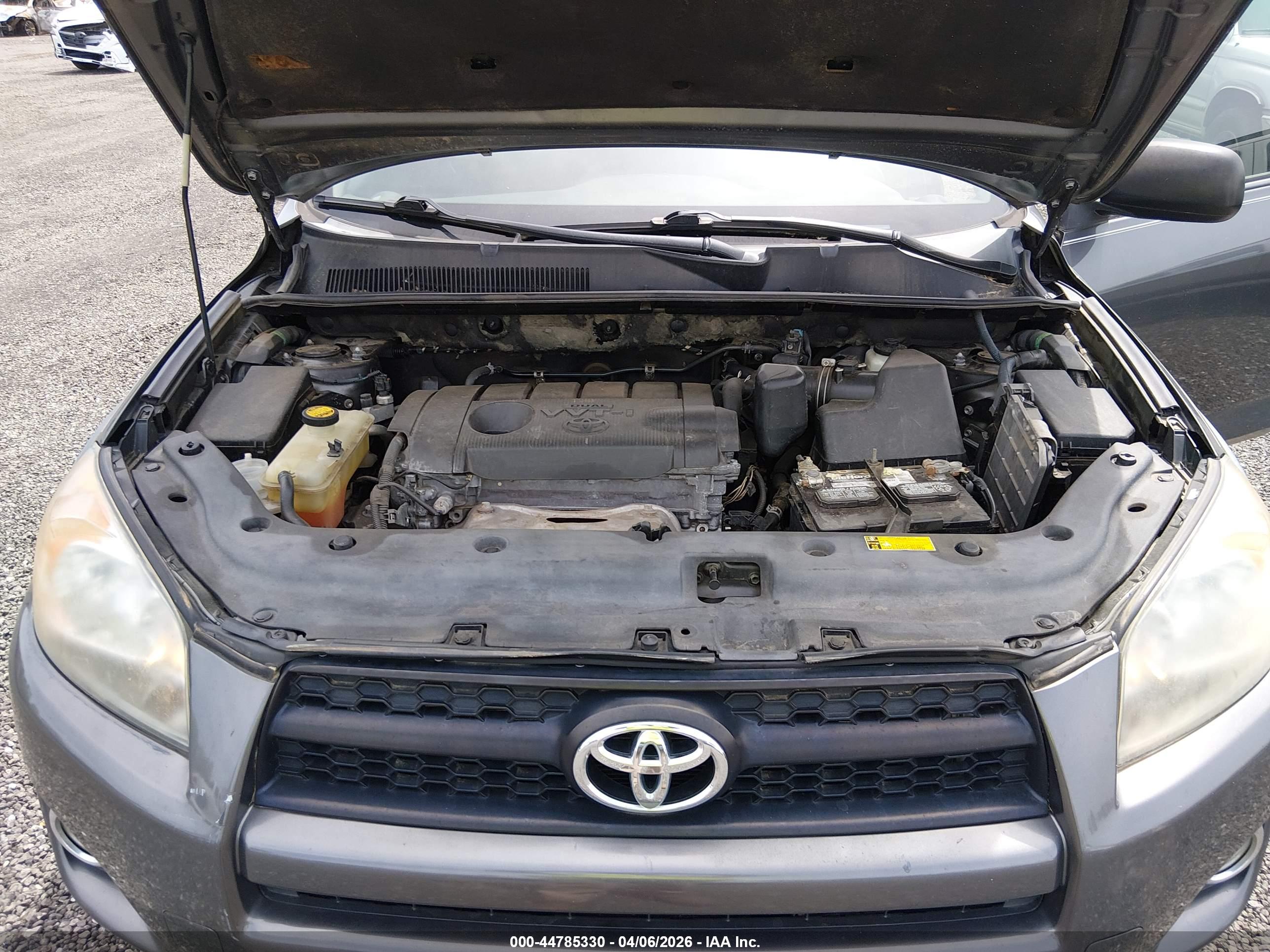TOYOTA RAV4 image 10