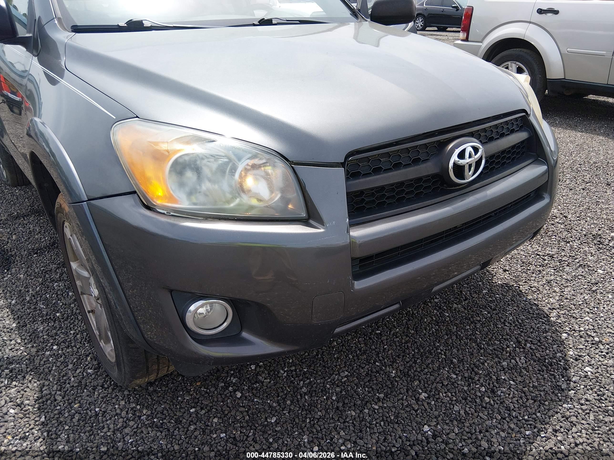 TOYOTA RAV4 image 6