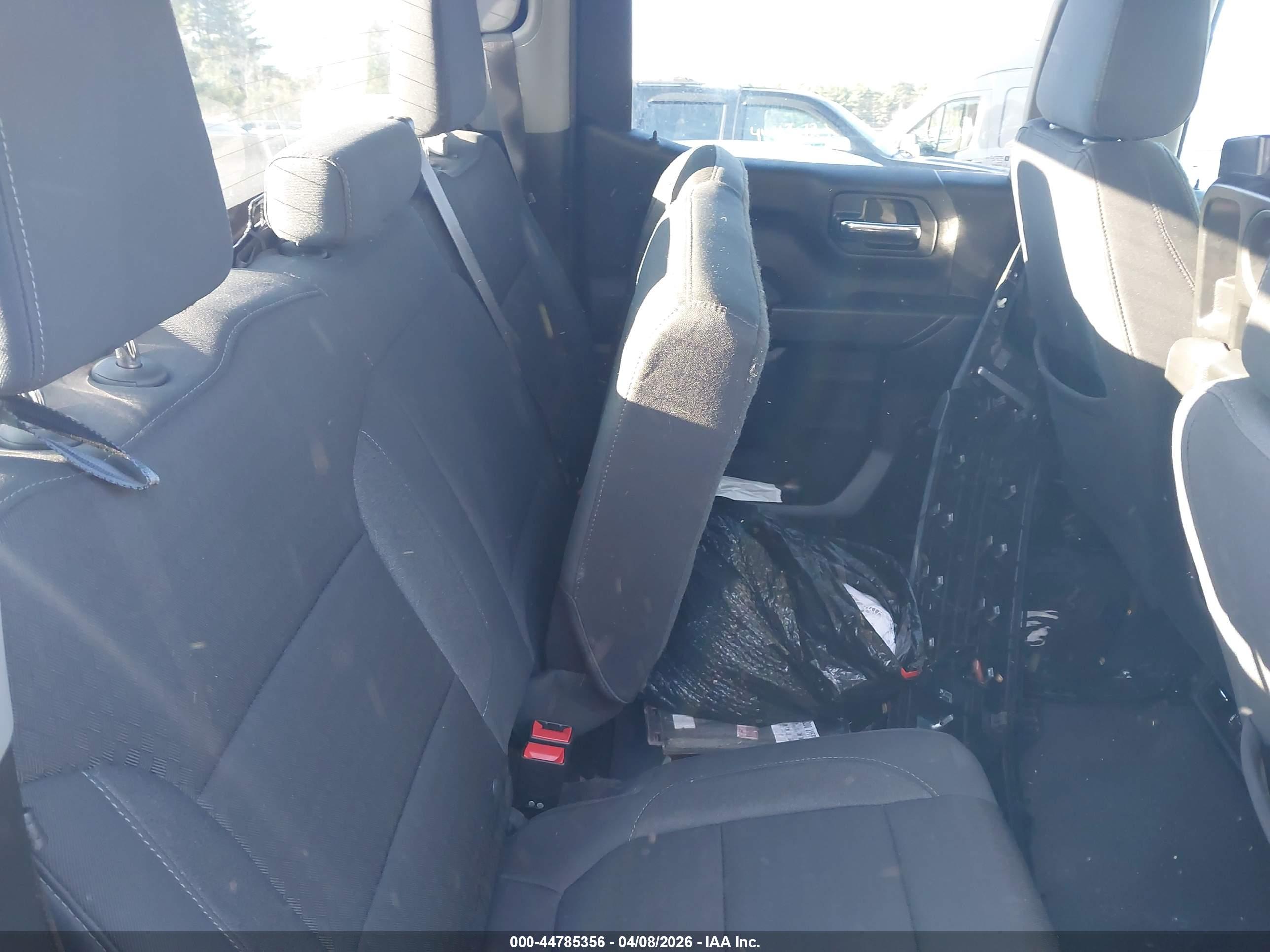 CHEVROLET SILVERADO image 8