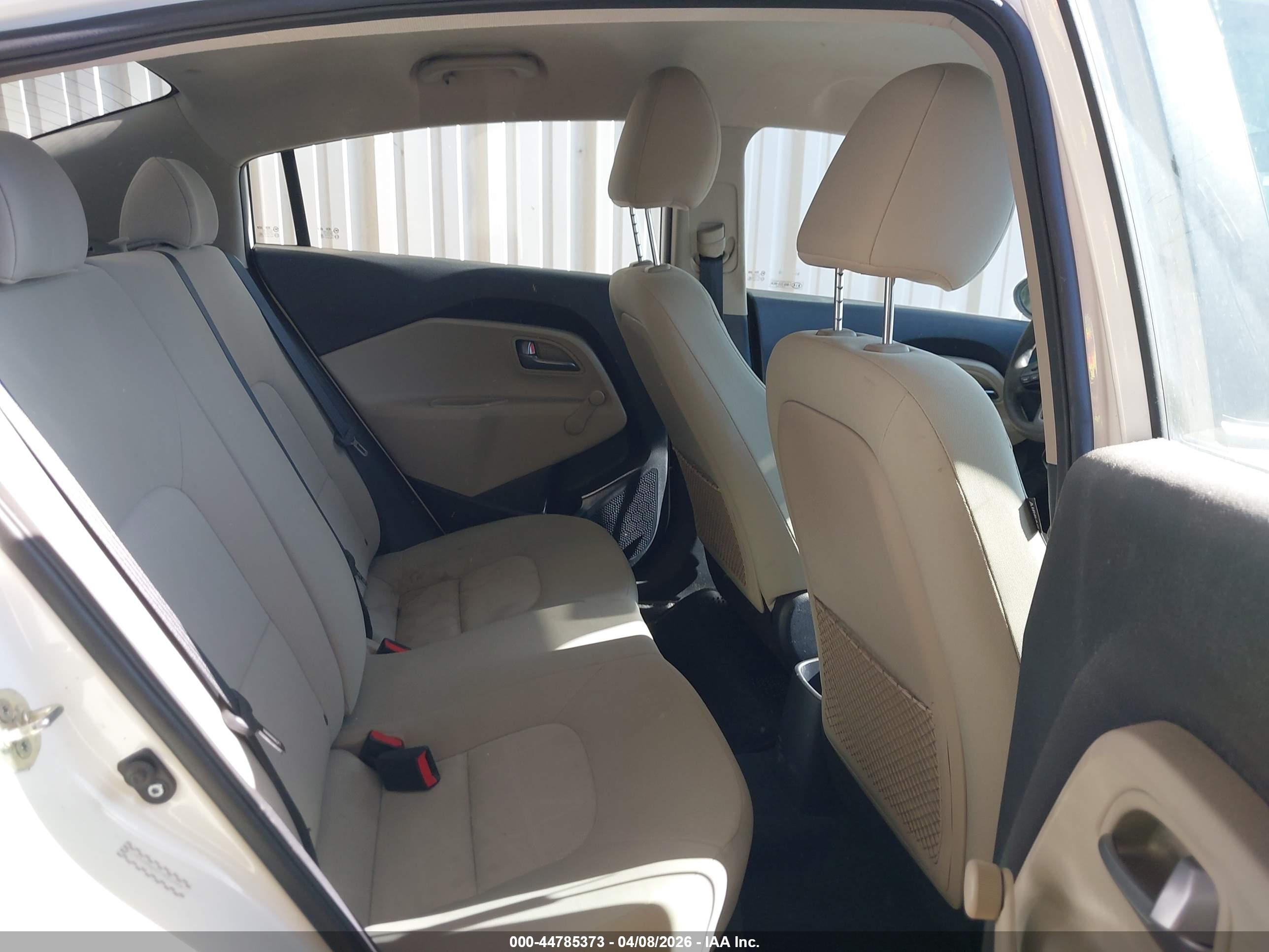 KIA RIO image 8