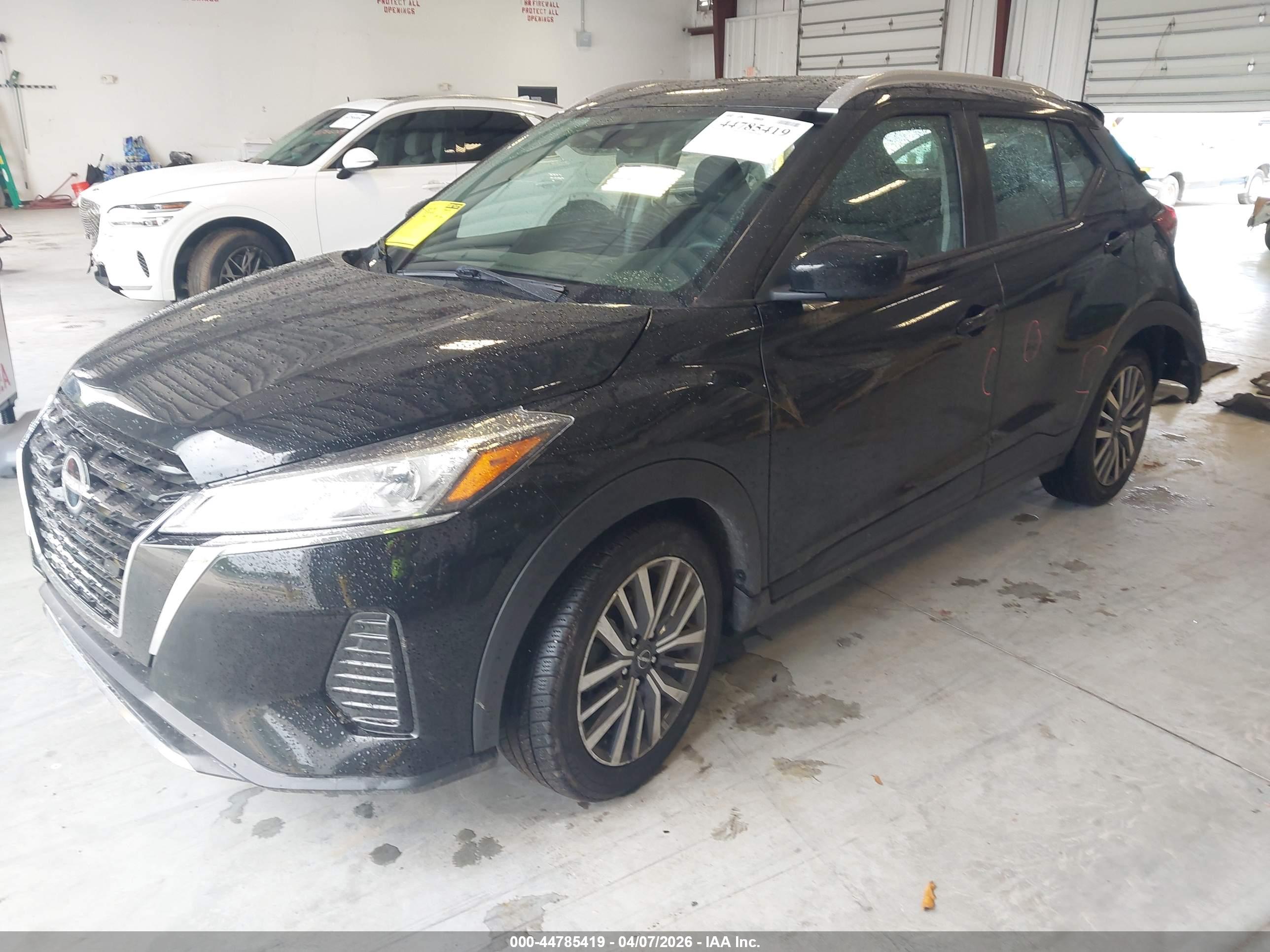NISSAN KICKS image 2