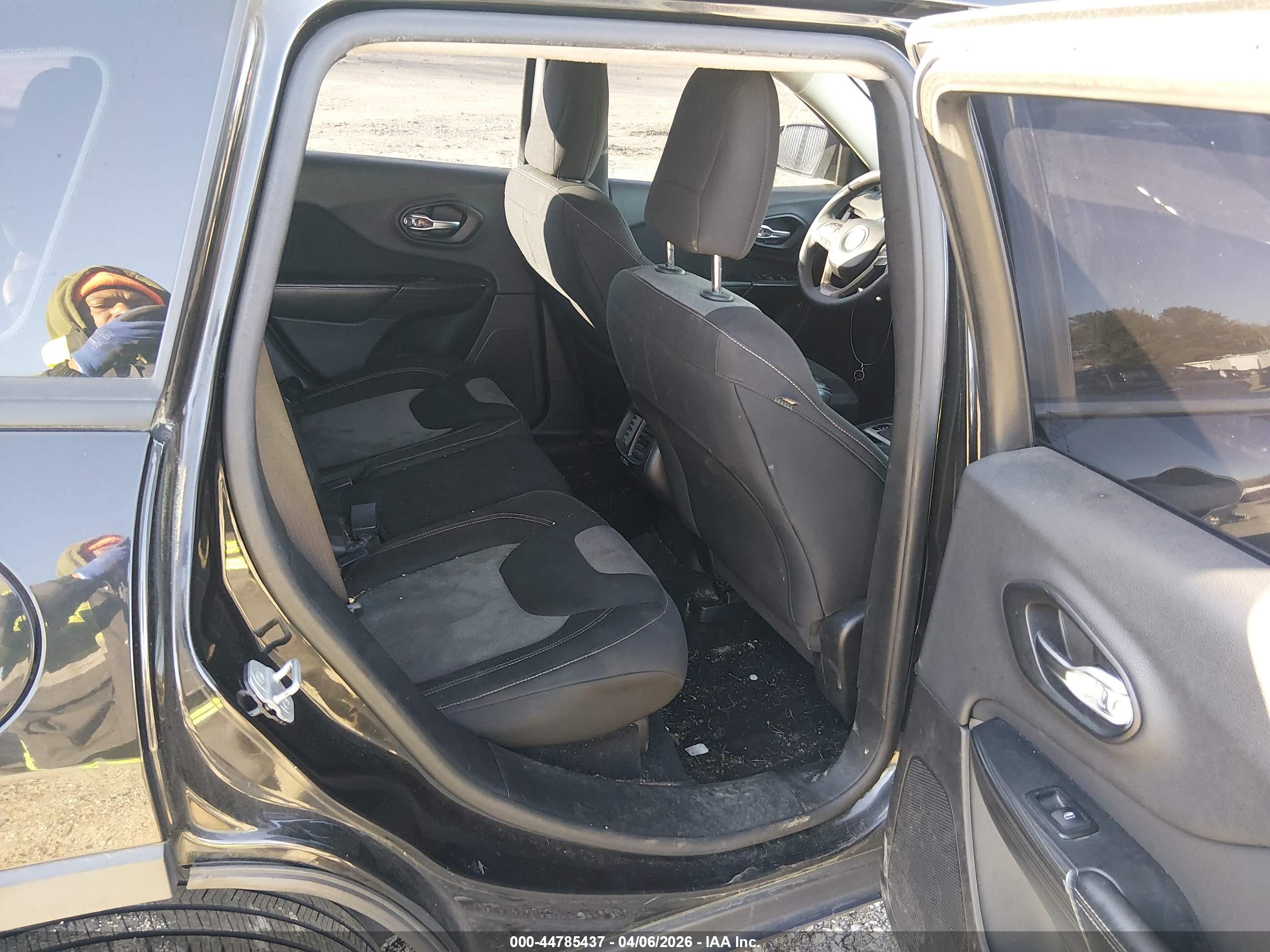 JEEP CHEROKEE image 8