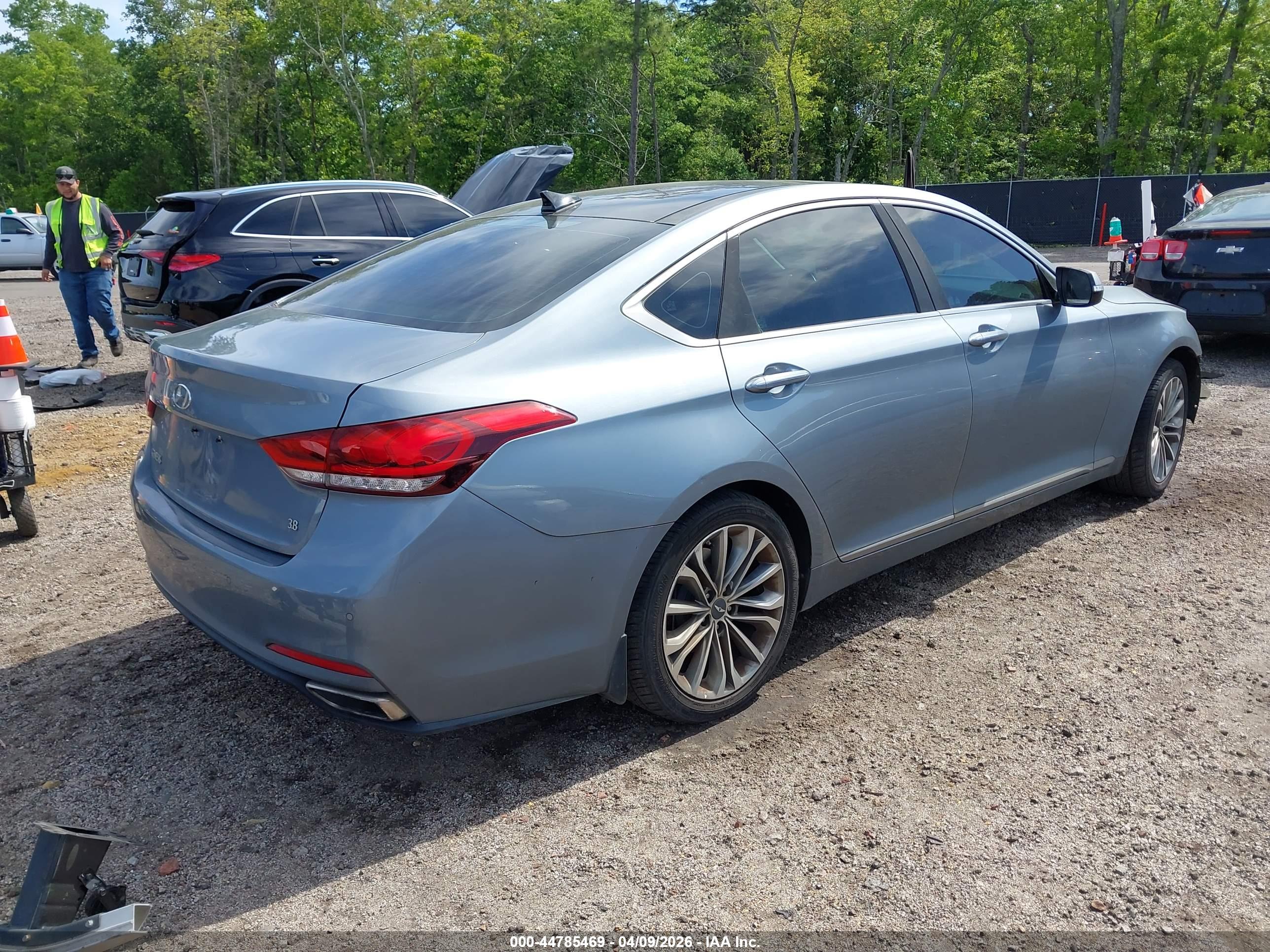 HYUNDAI GENESIS image 4