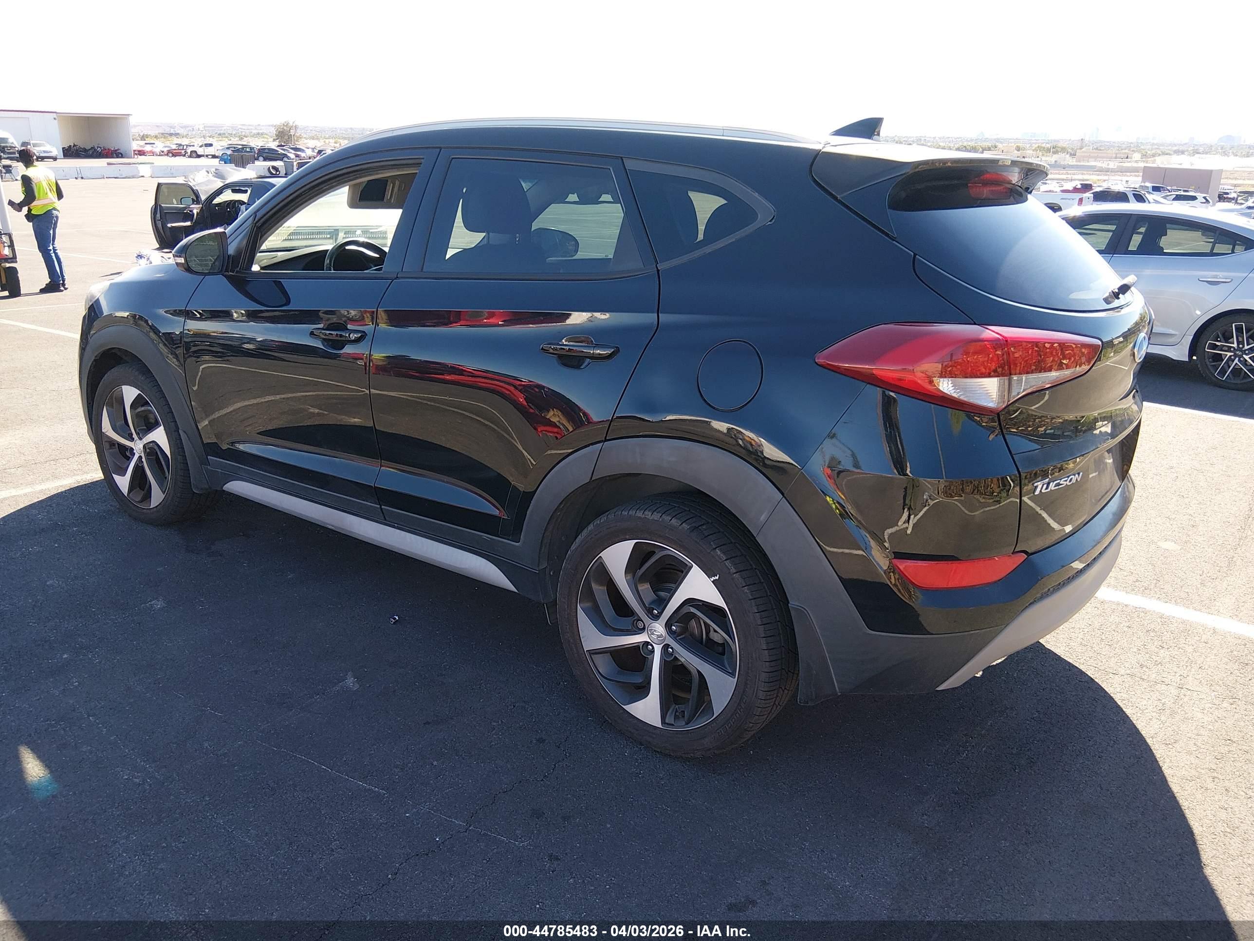 HYUNDAI TUCSON image 3