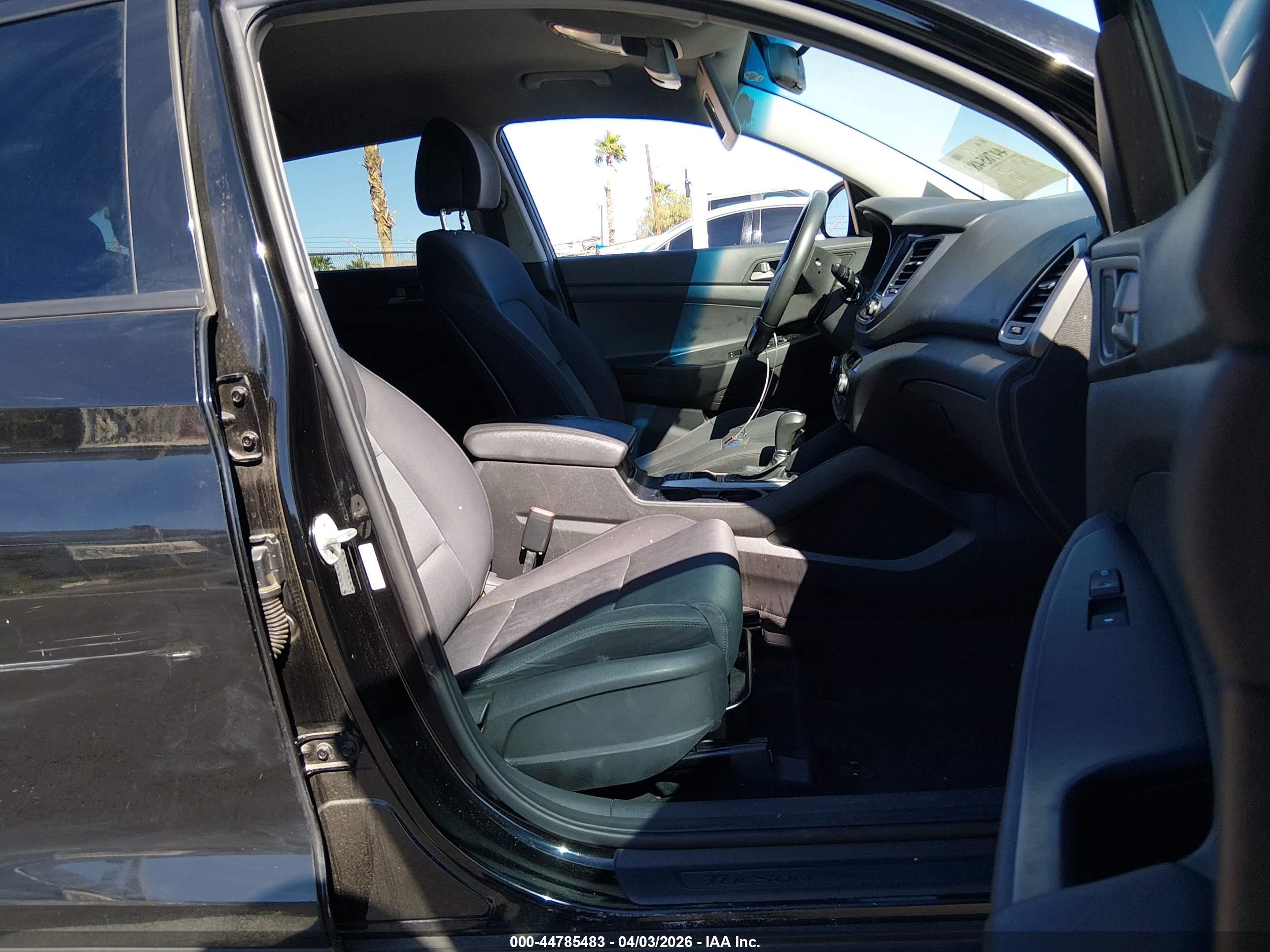 HYUNDAI TUCSON image 5