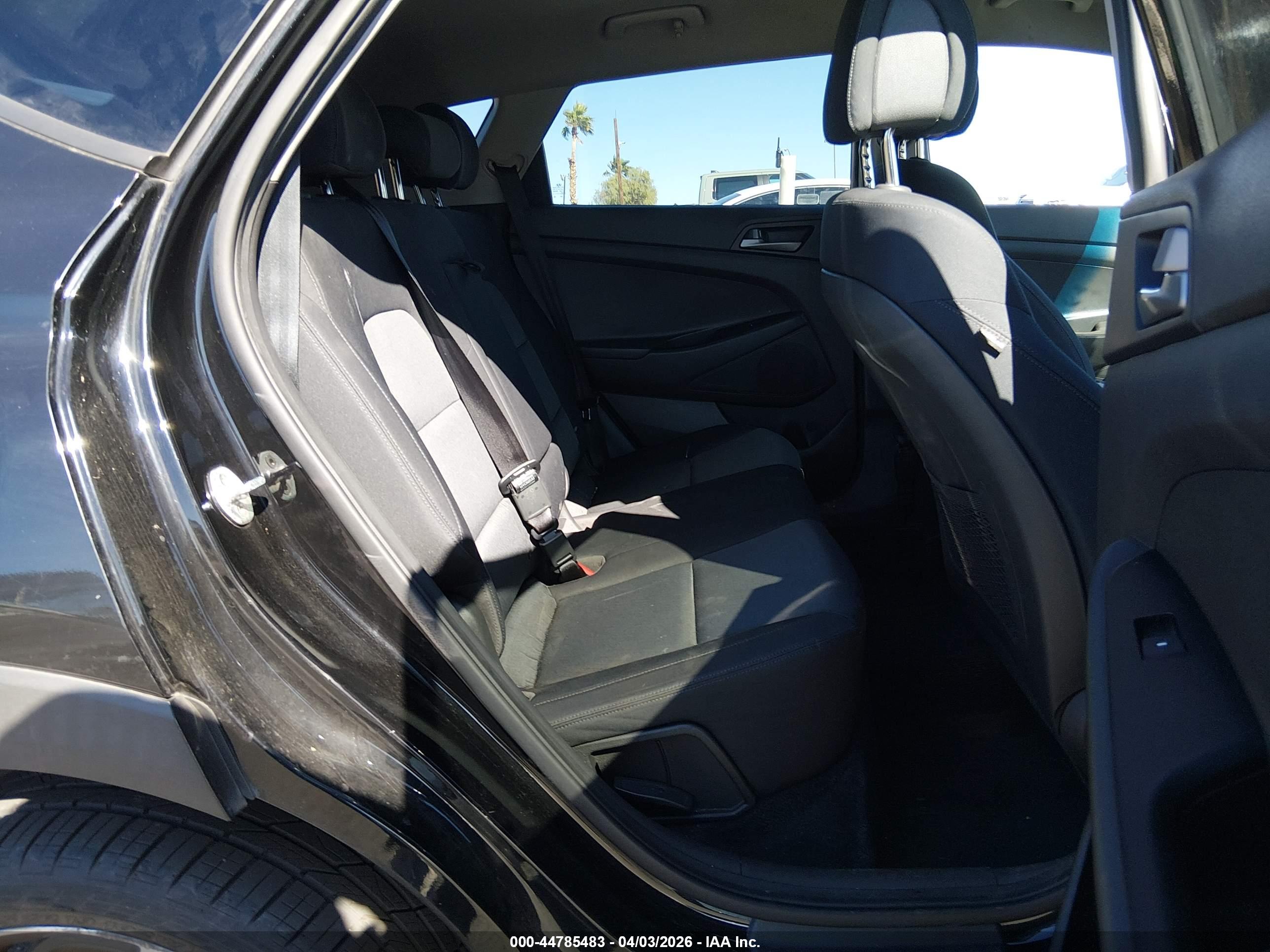 HYUNDAI TUCSON image 8