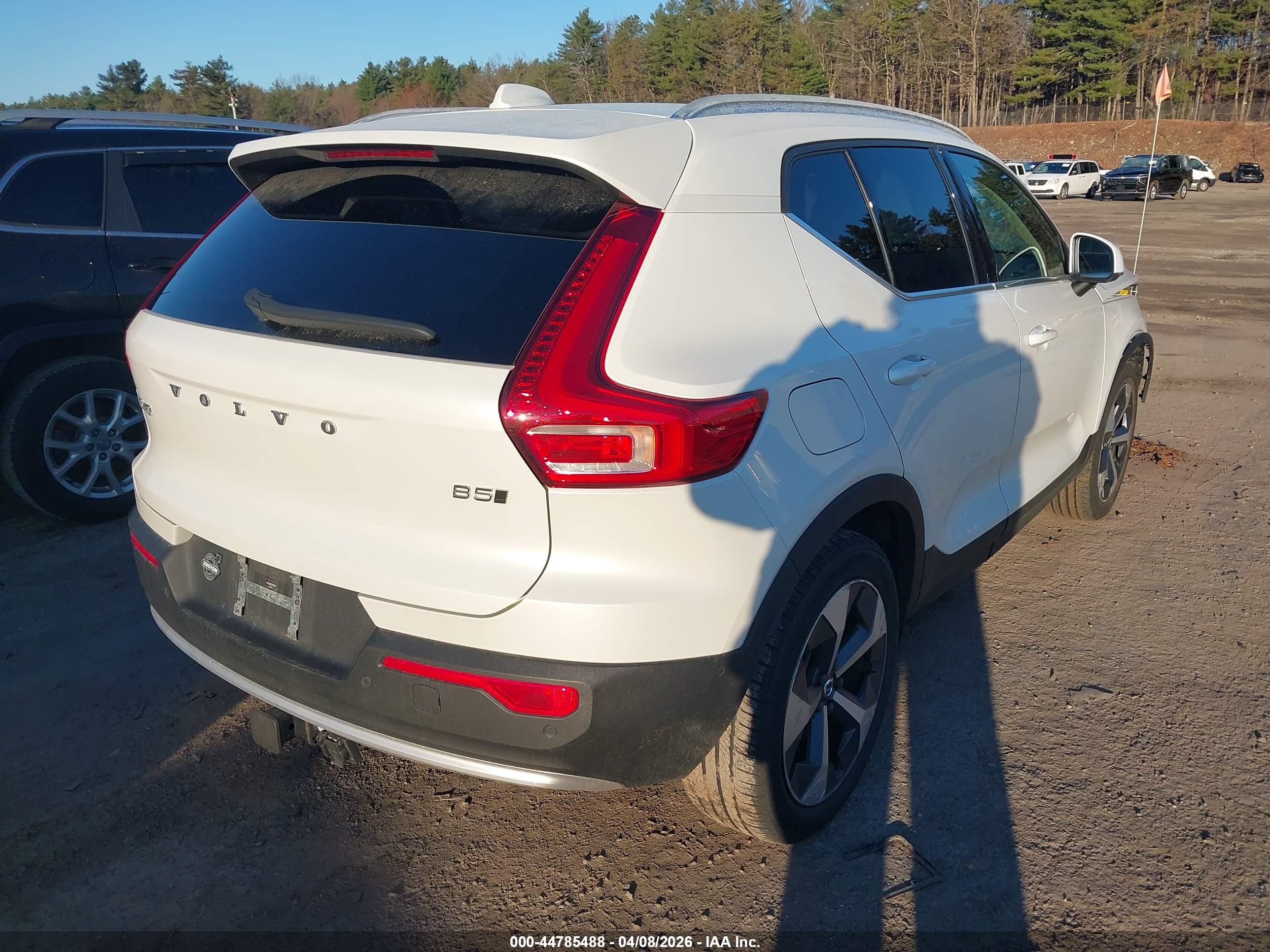 VOLVO XC40 image 4