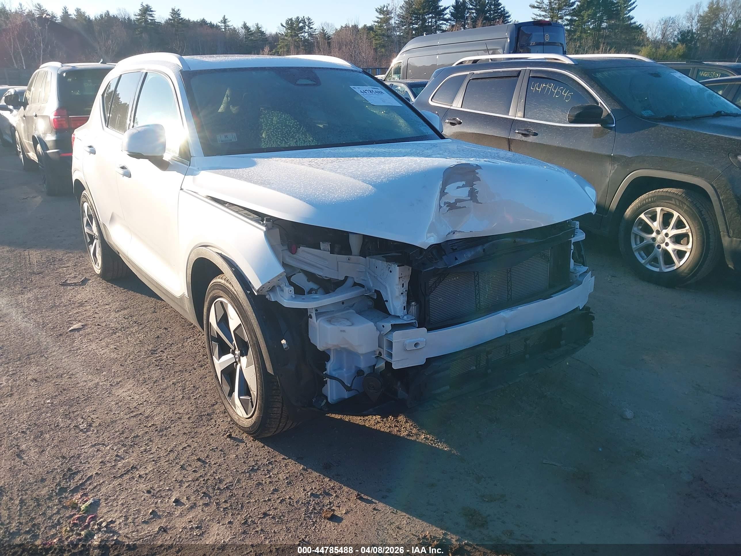 VOLVO XC40 image 6