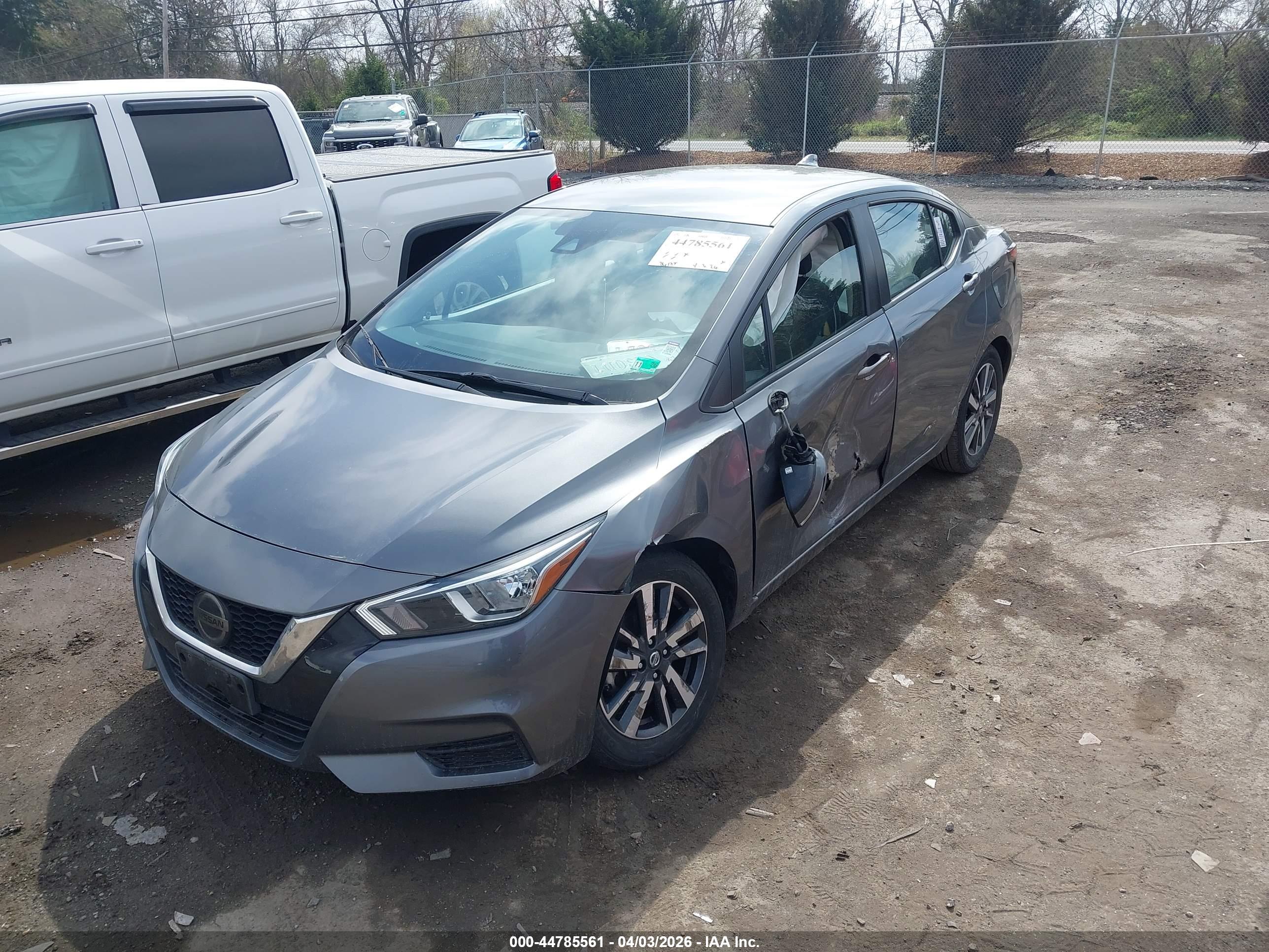 NISSAN VERSA image 2